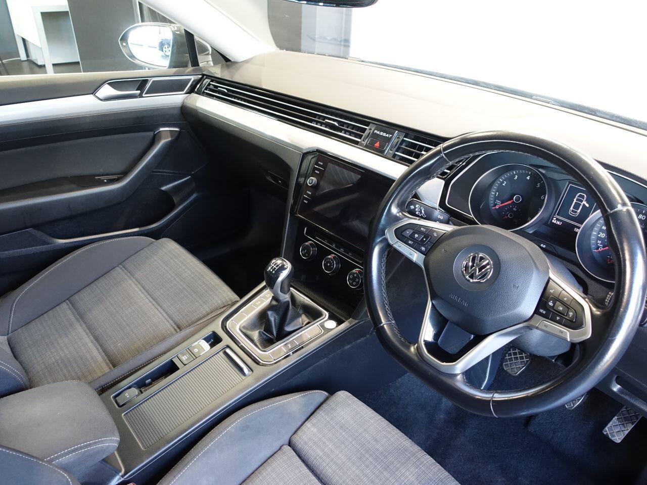 Volkswagen Passat - Image 2