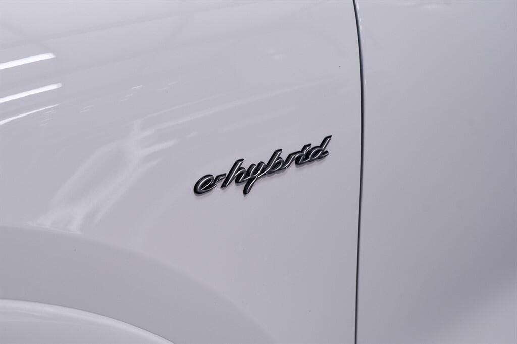 Porsche Cayenne - Image 12