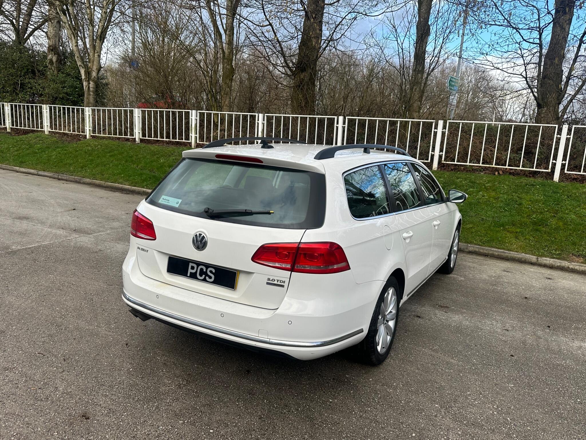 Volkswagen Passat - Image 17