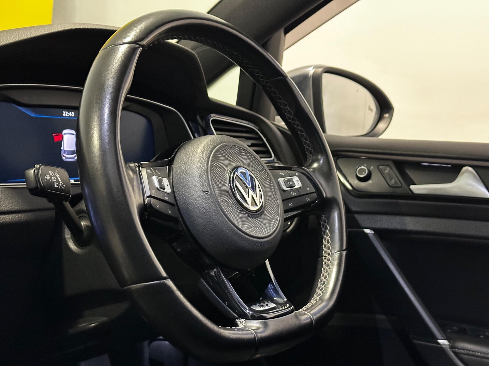 Volkswagen Golf - Image 26