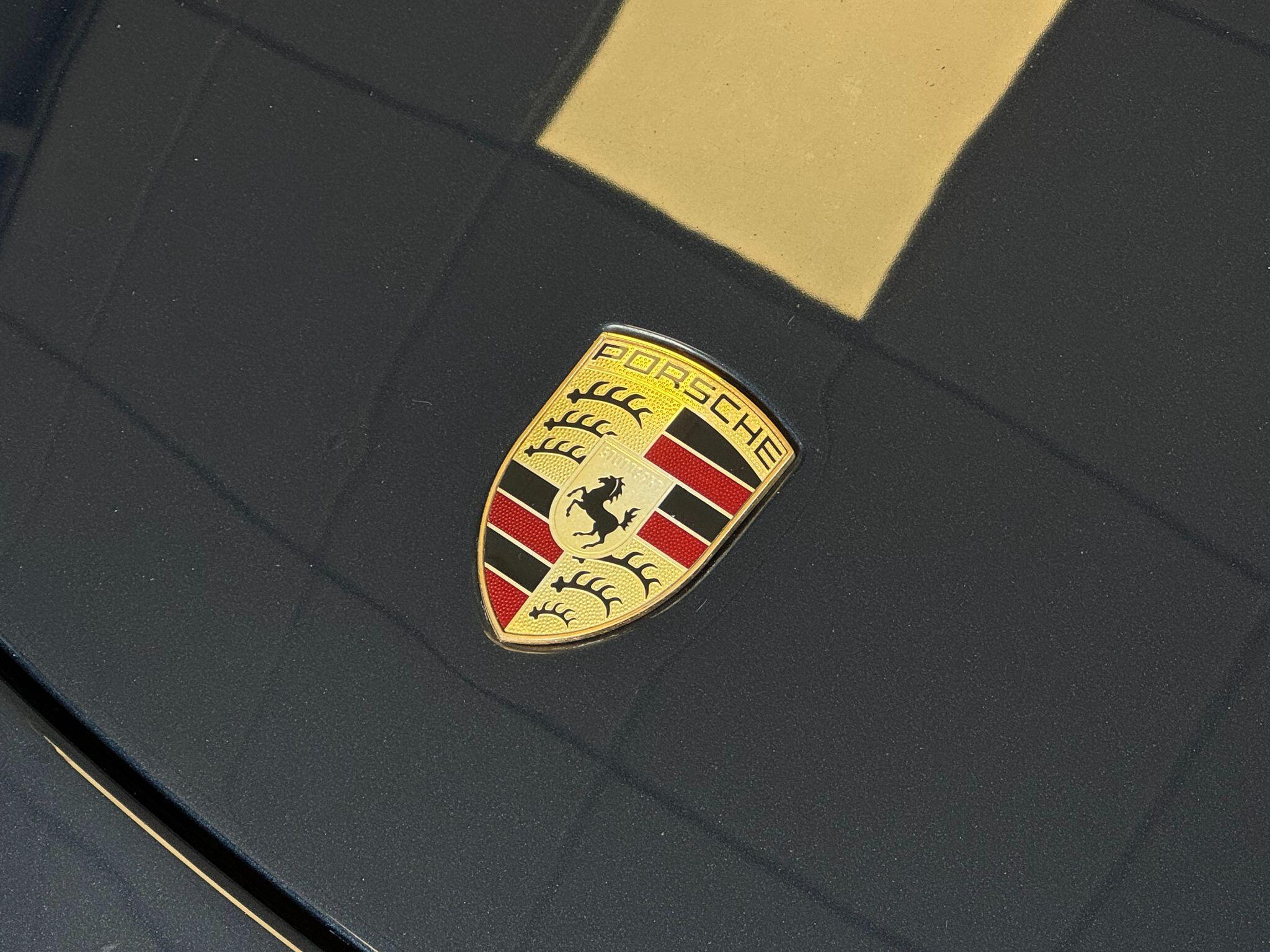 Porsche 911 - Image 9