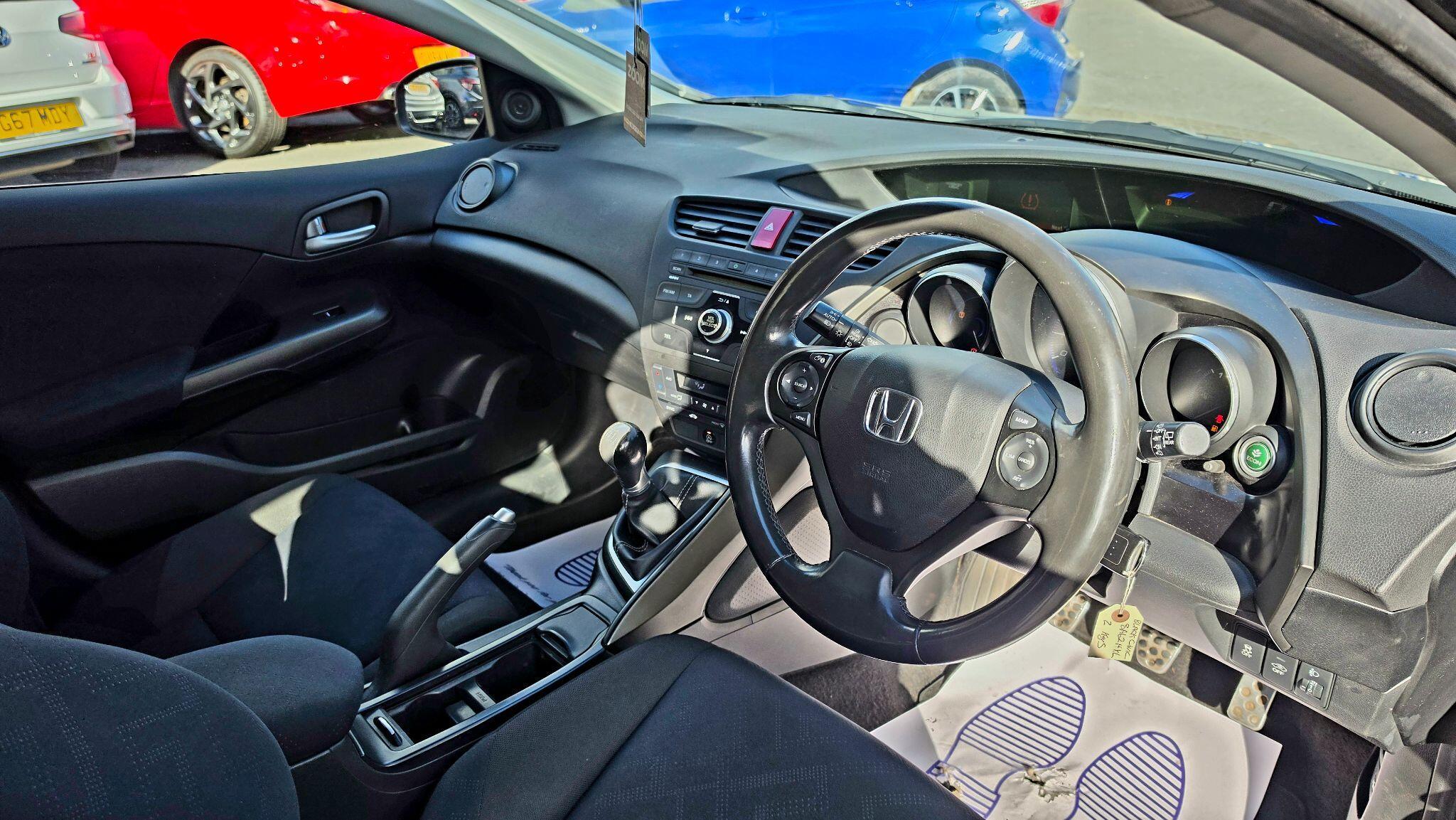 Honda Civic - Image 11