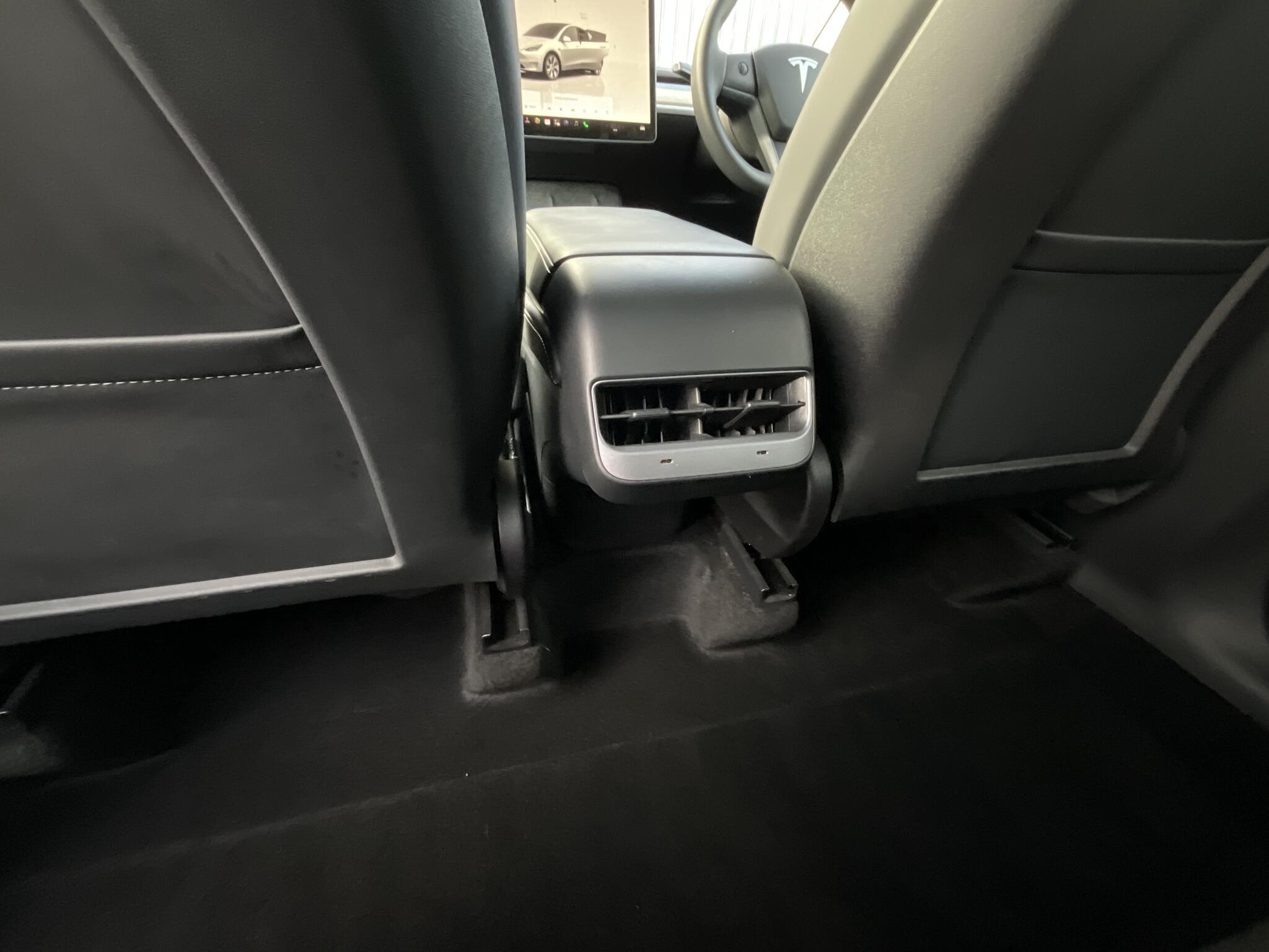 Tesla Model Y - Image 17