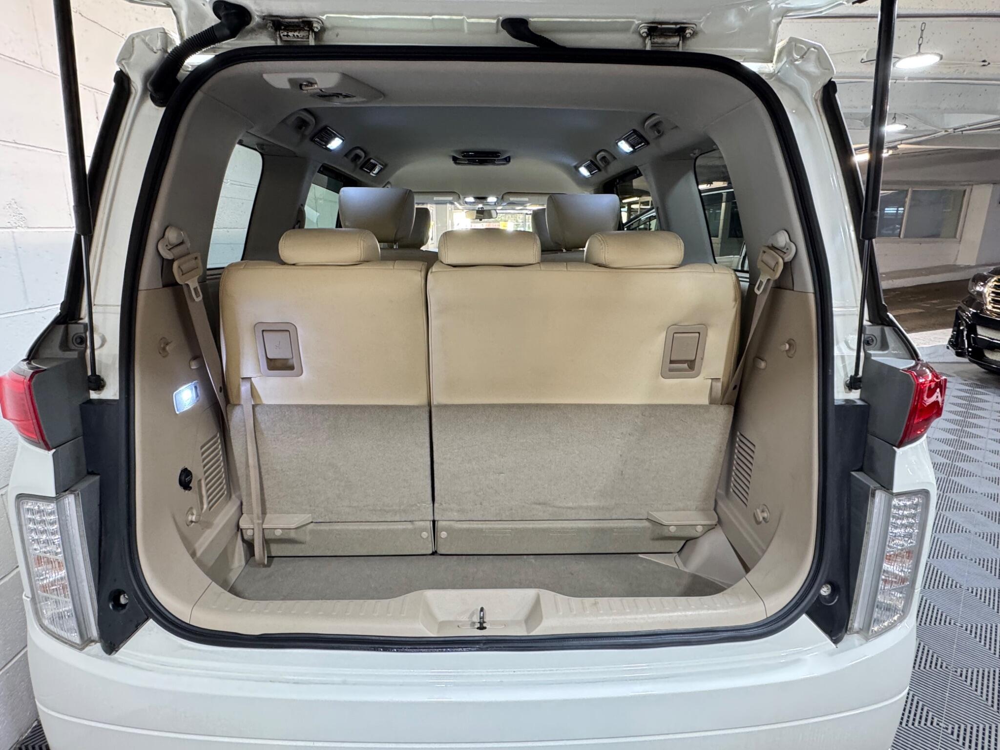Nissan Elgrand - Image 14