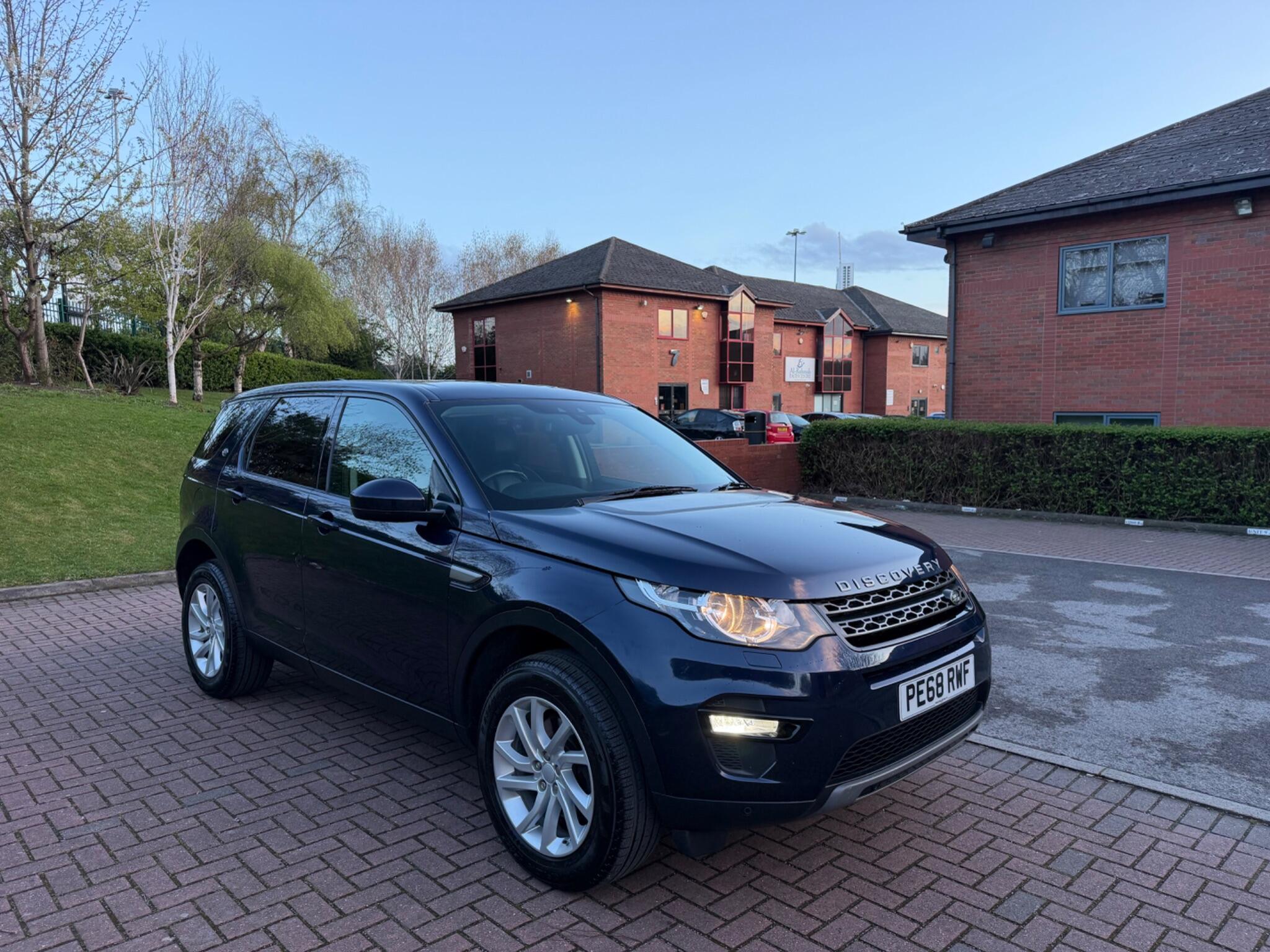 Land Rover DISCOVERY SPORT - Image 12