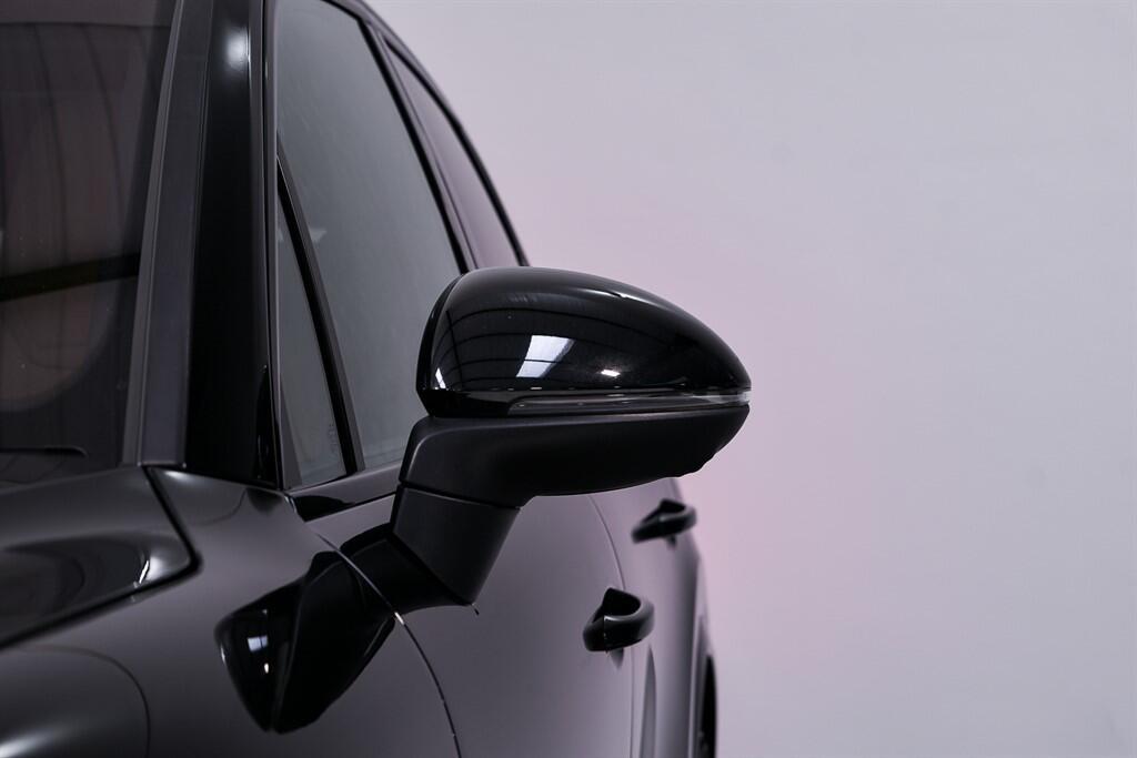 Porsche Cayenne - Image 11