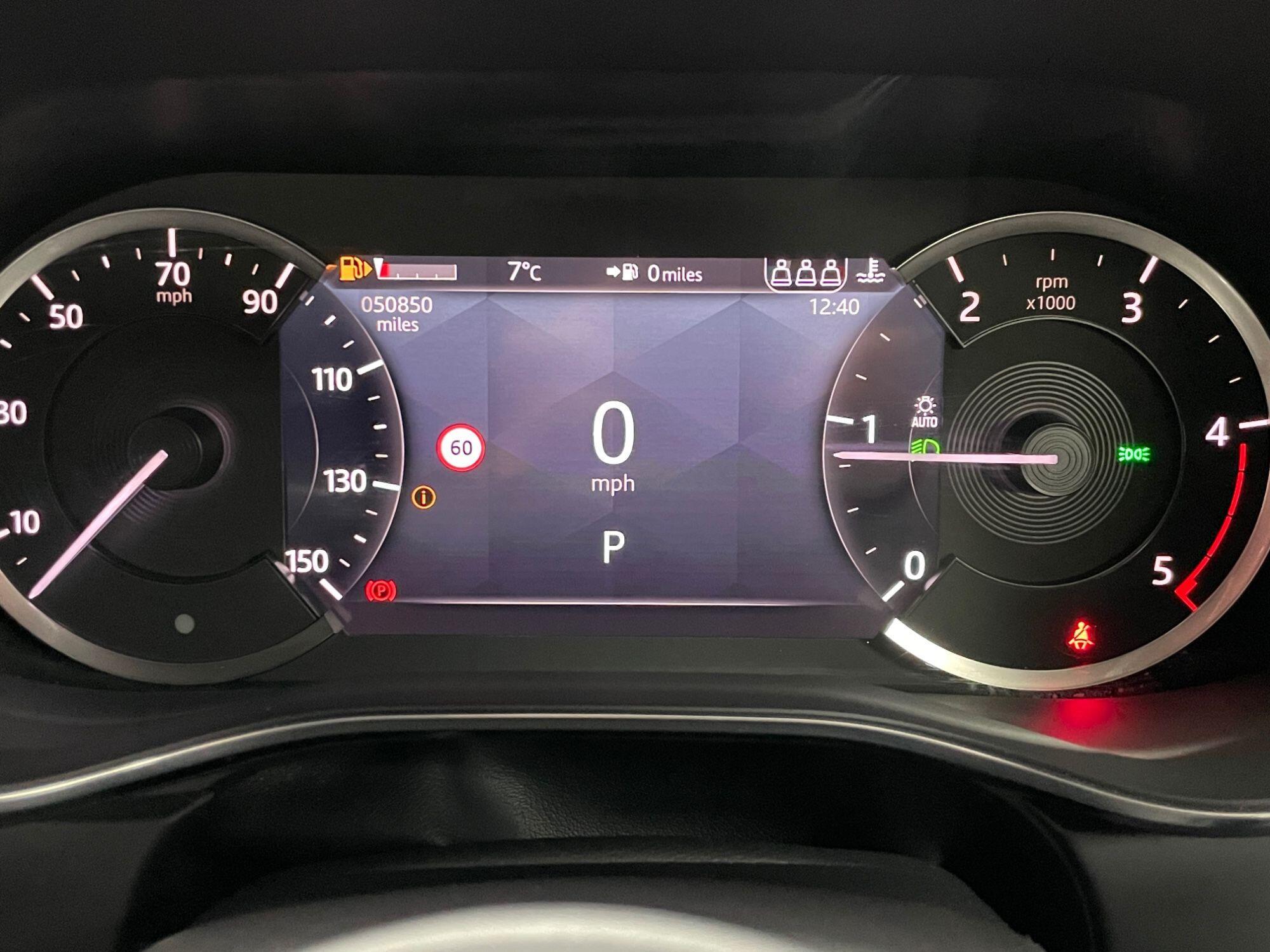 Jaguar F-Pace - Image 38