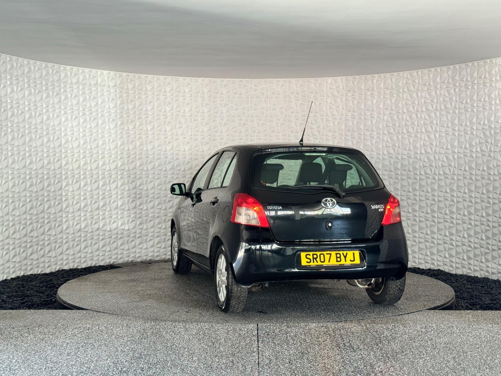 Toyota Yaris - Image 13