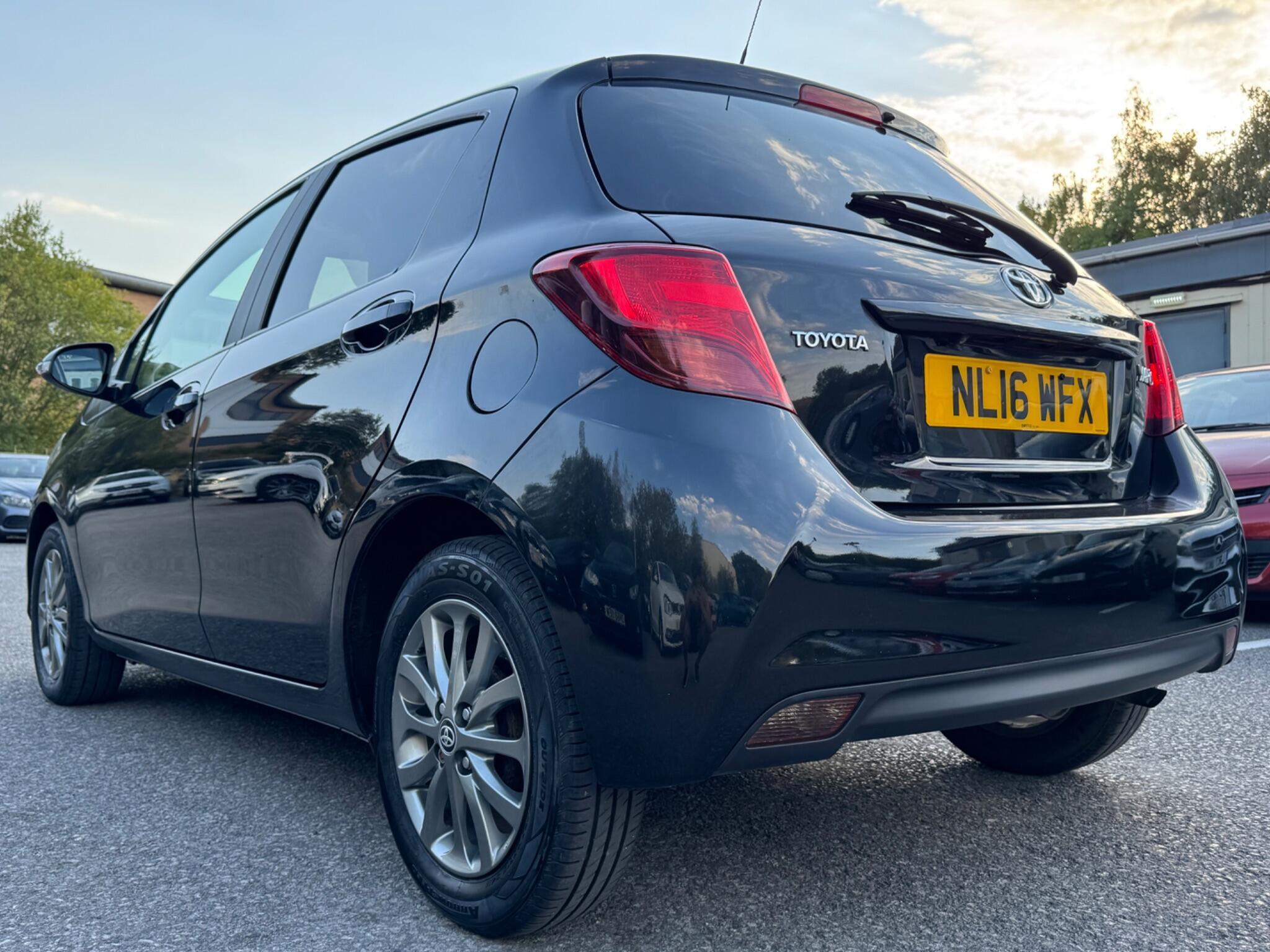 Toyota Yaris - Image 11