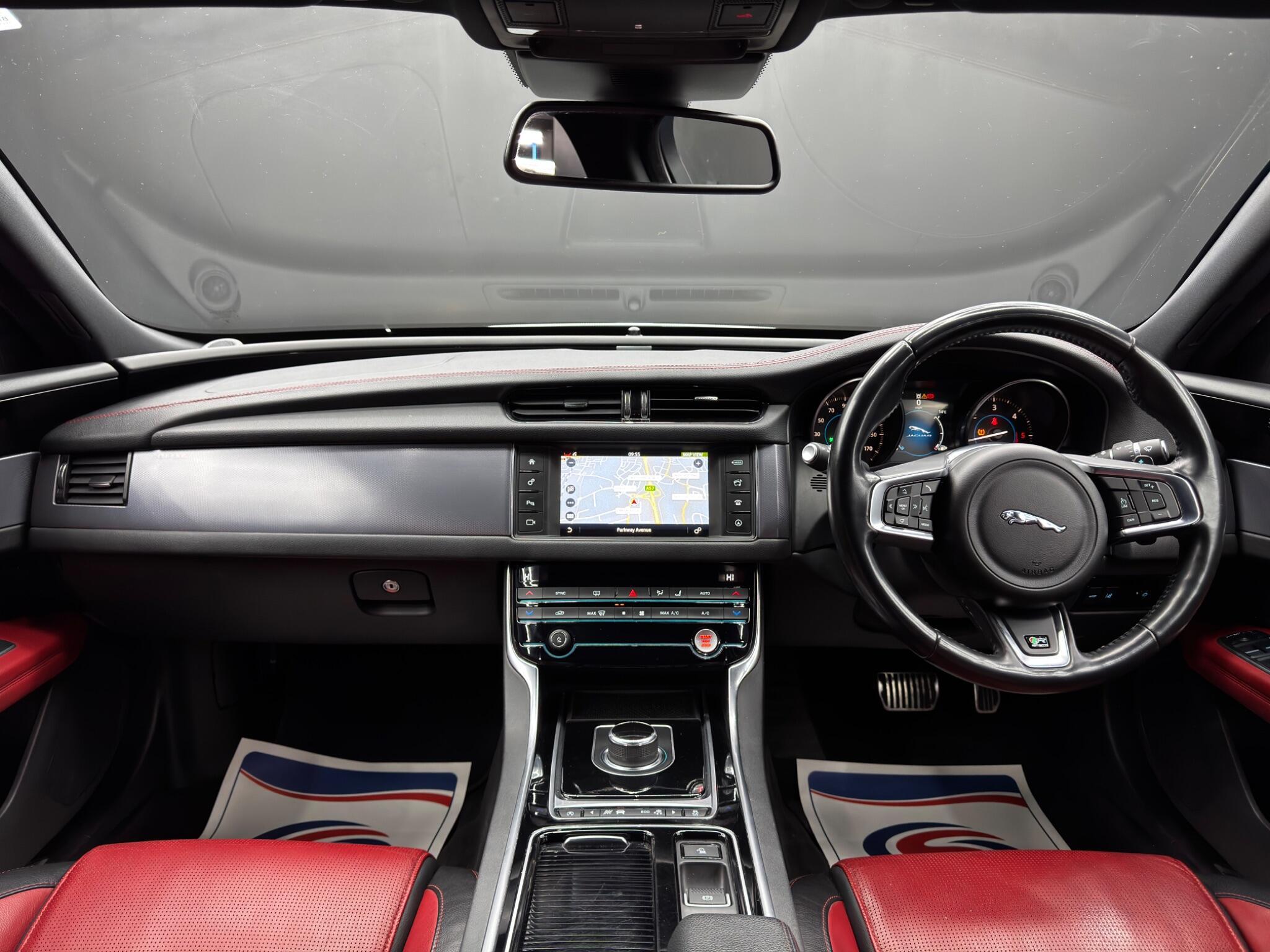 Jaguar XF - Image 10