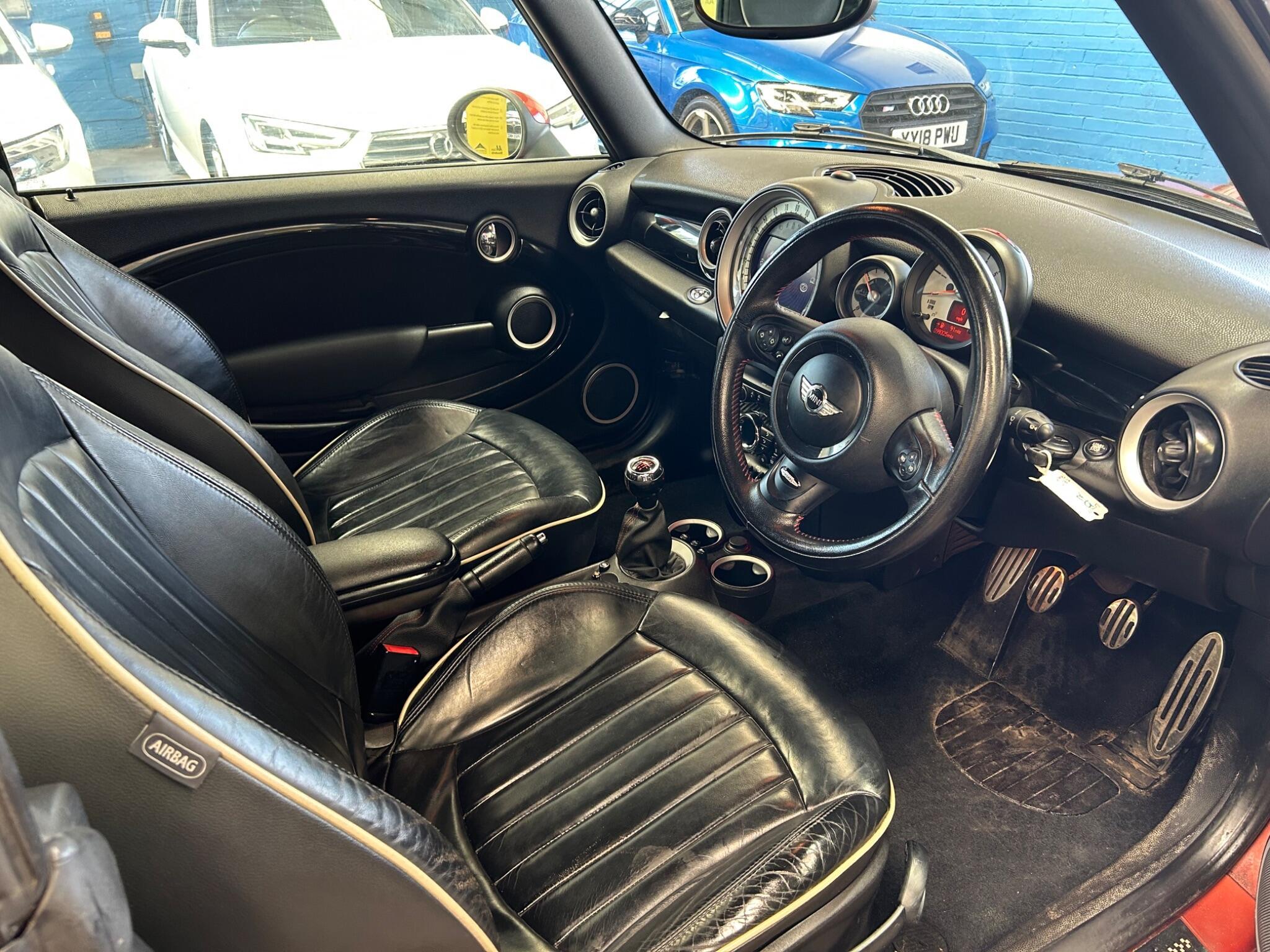 MINI Convertible - Image 8