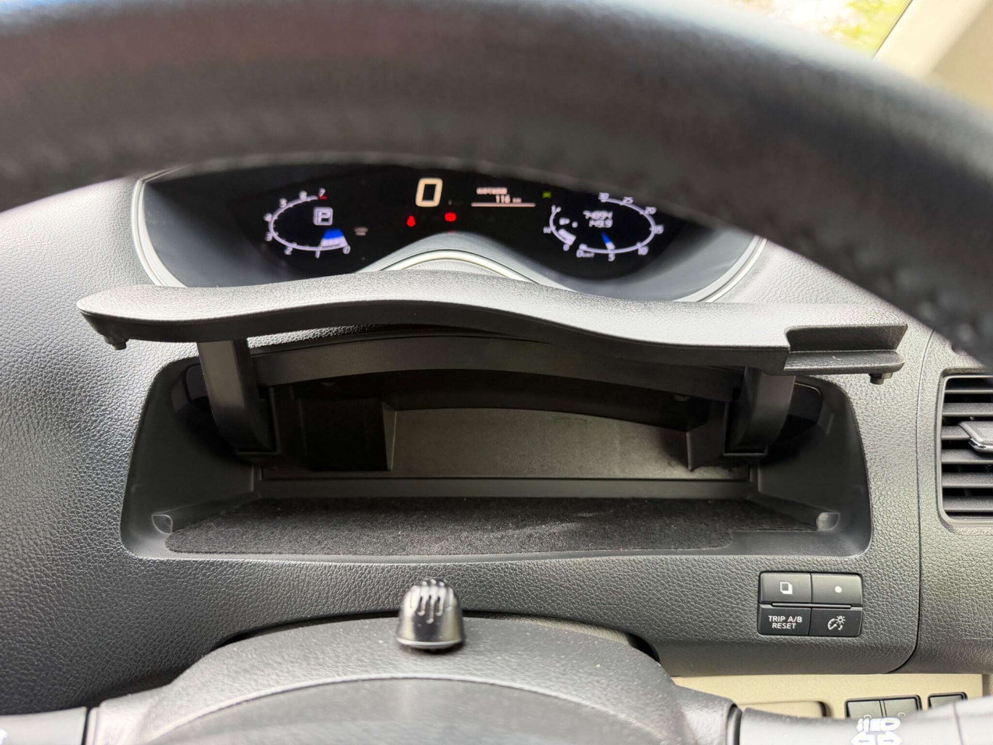 Nissan Serena - Image 66