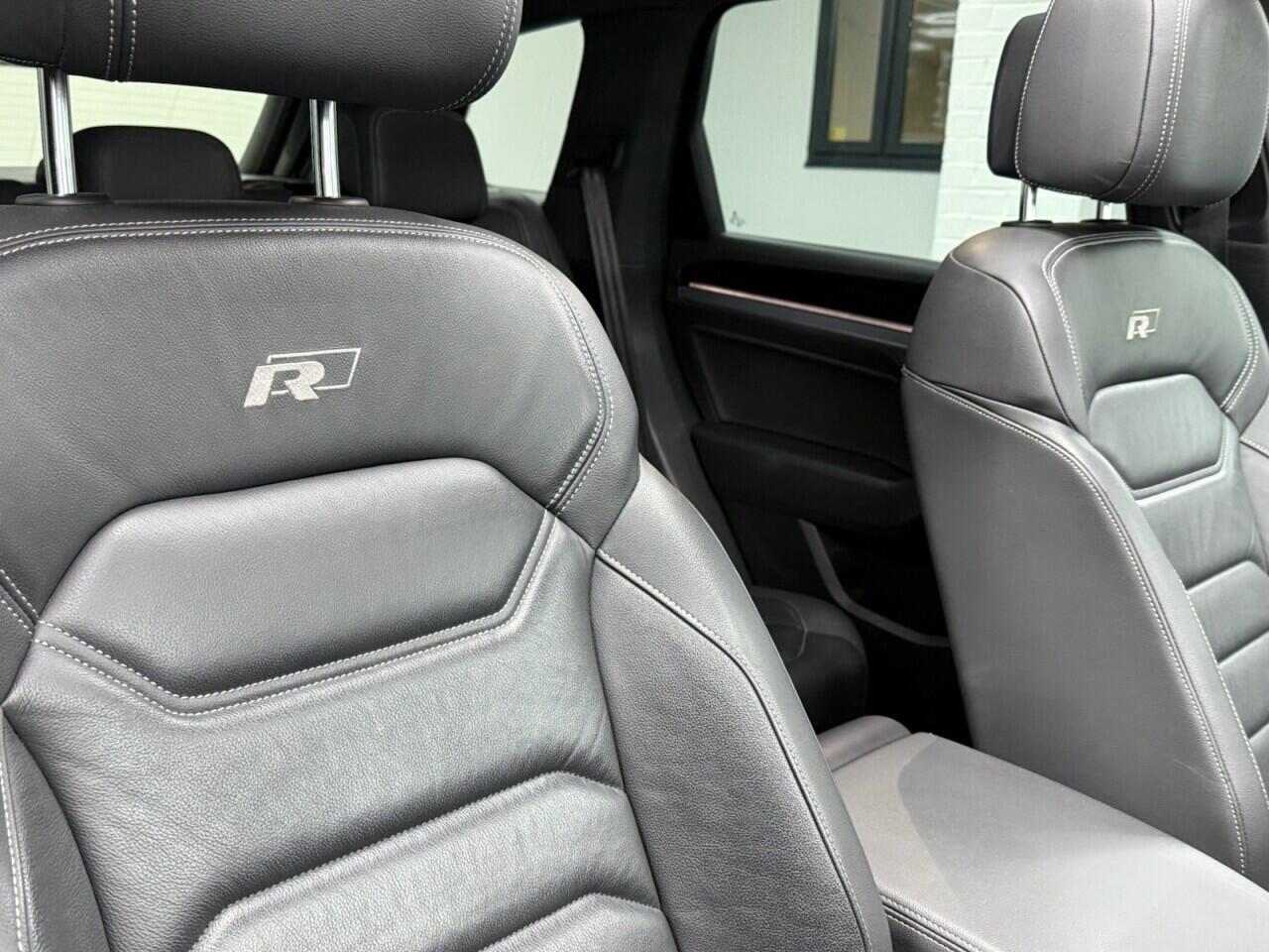 Volkswagen Touareg - Image 16