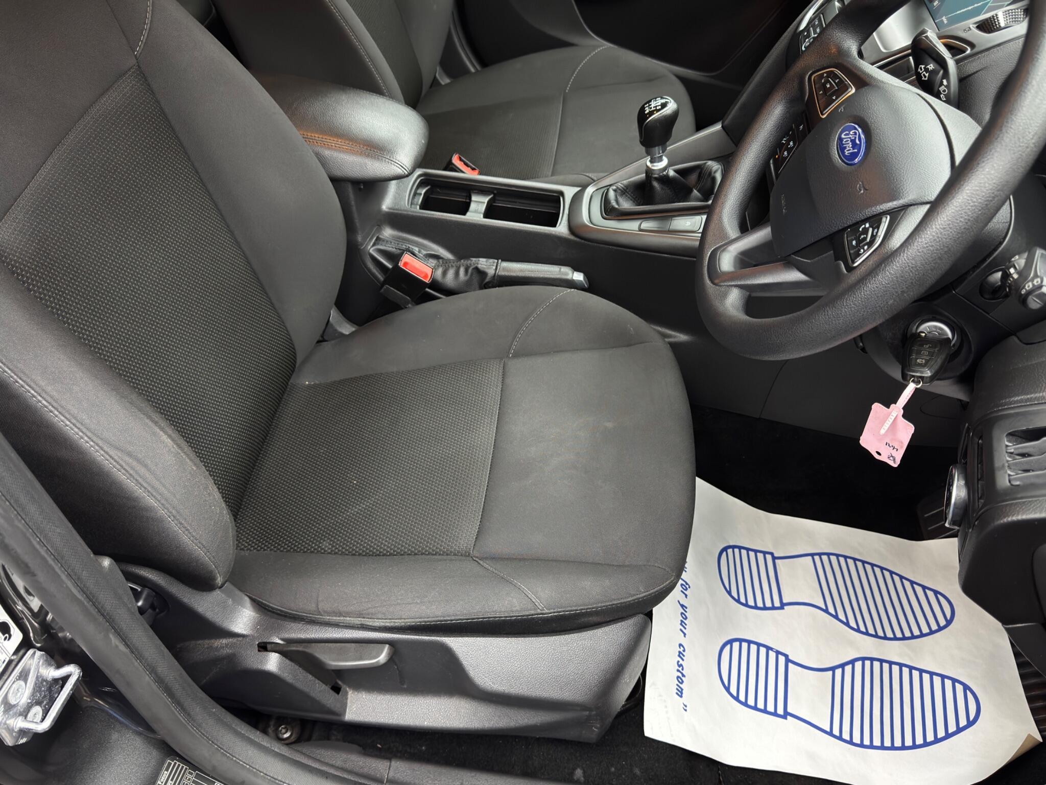 Ford Focus - Image 13