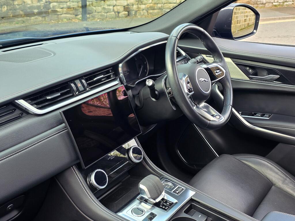 Jaguar F-Pace - Image 27