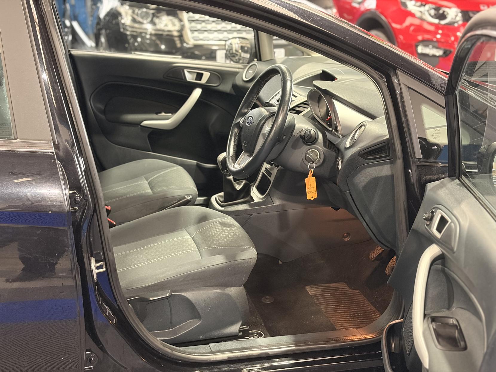 Ford Fiesta - Image 18