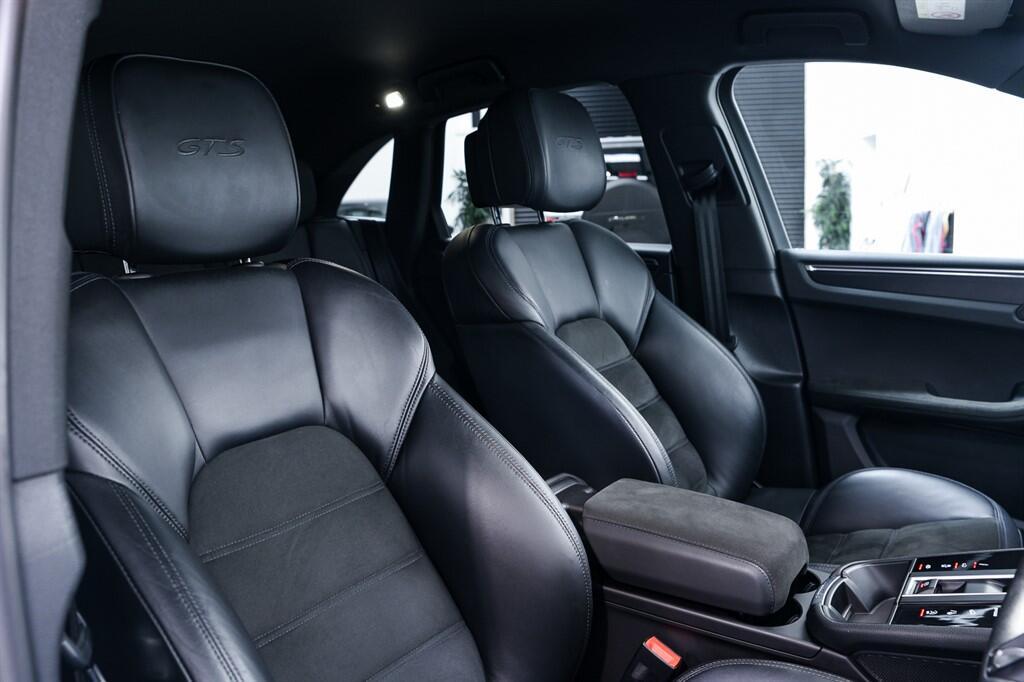 Porsche Macan - Image 16