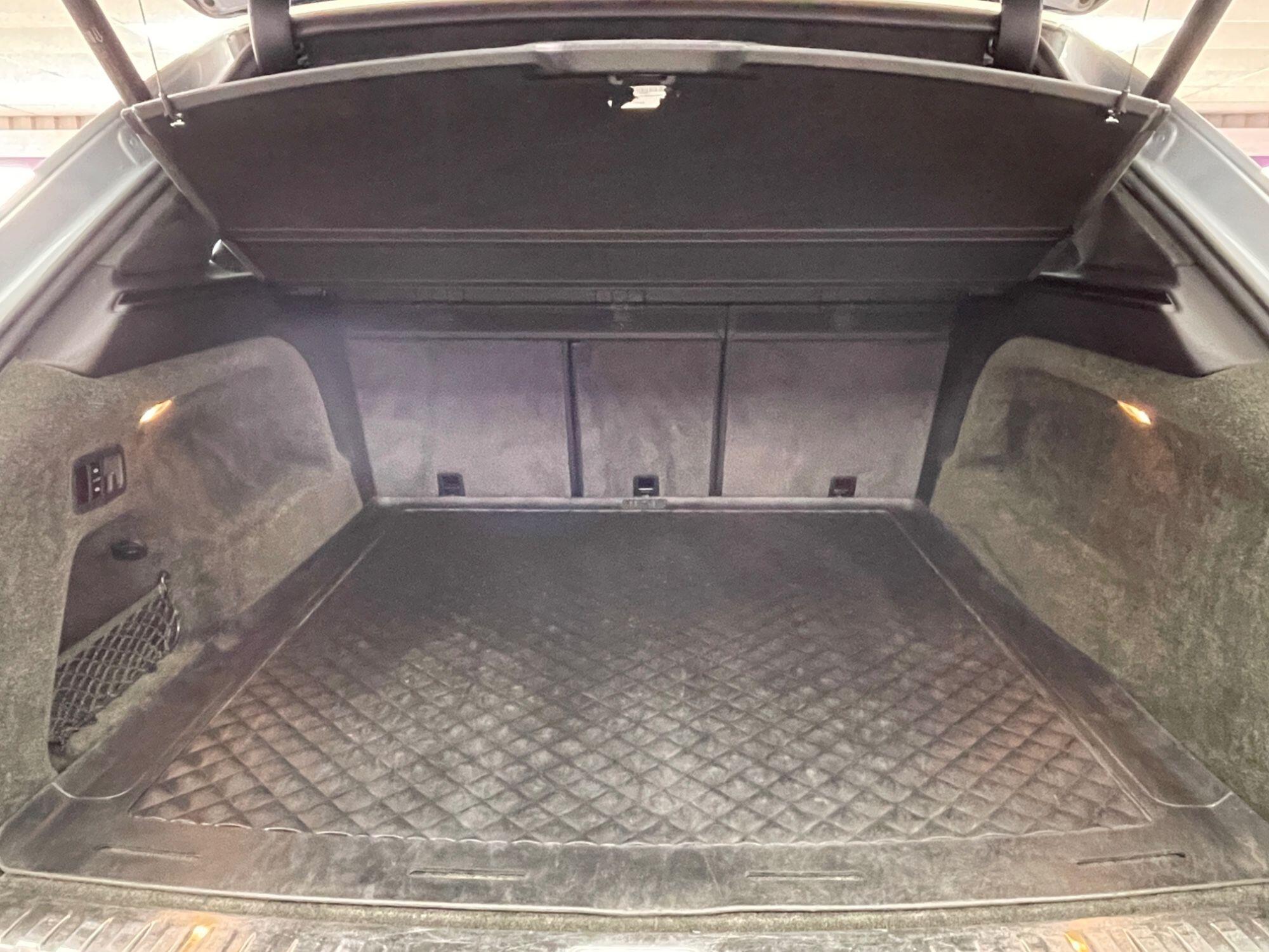 Bentley Bentayga - Image 20