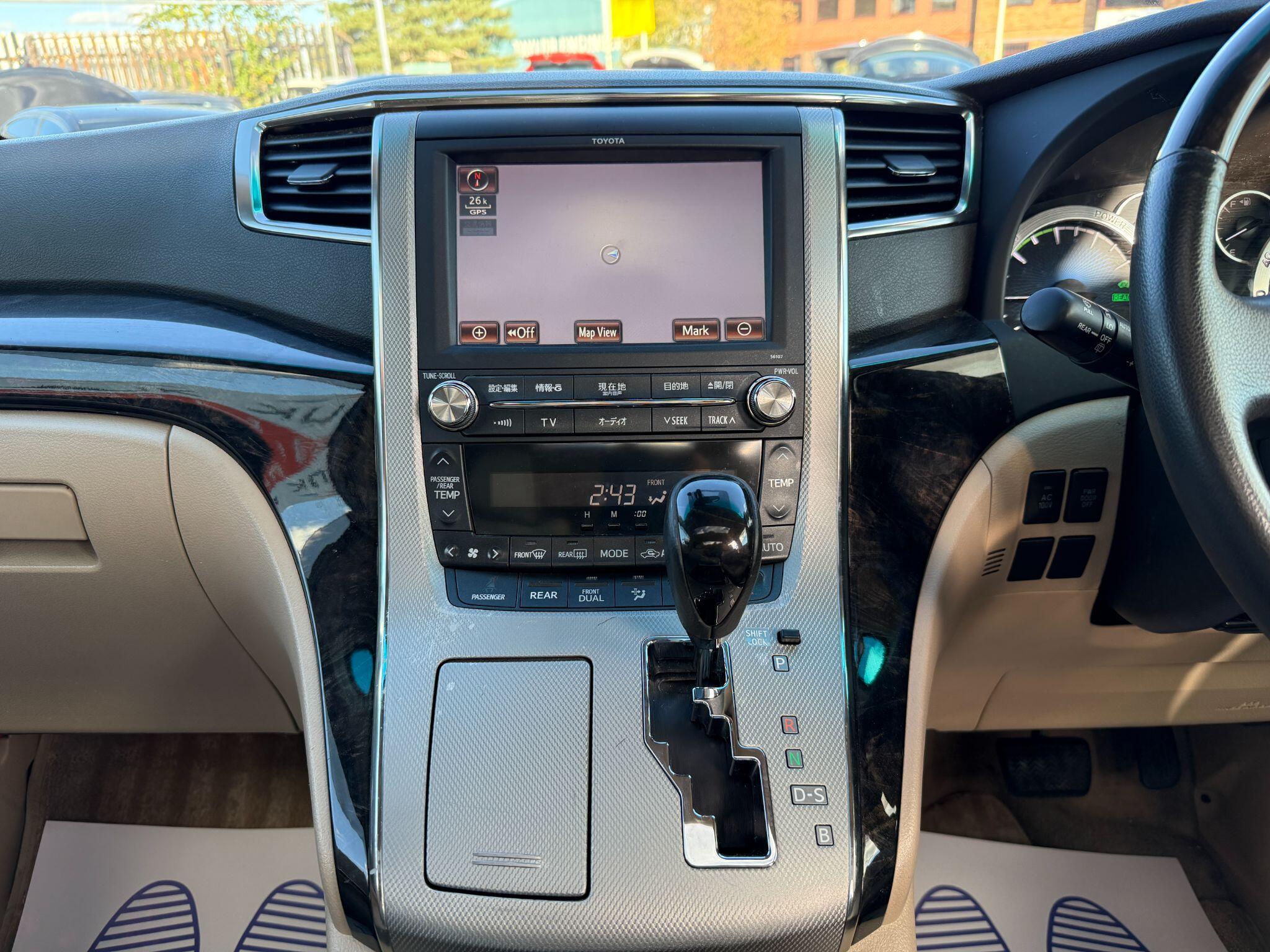 Toyota Alphard - Image 52