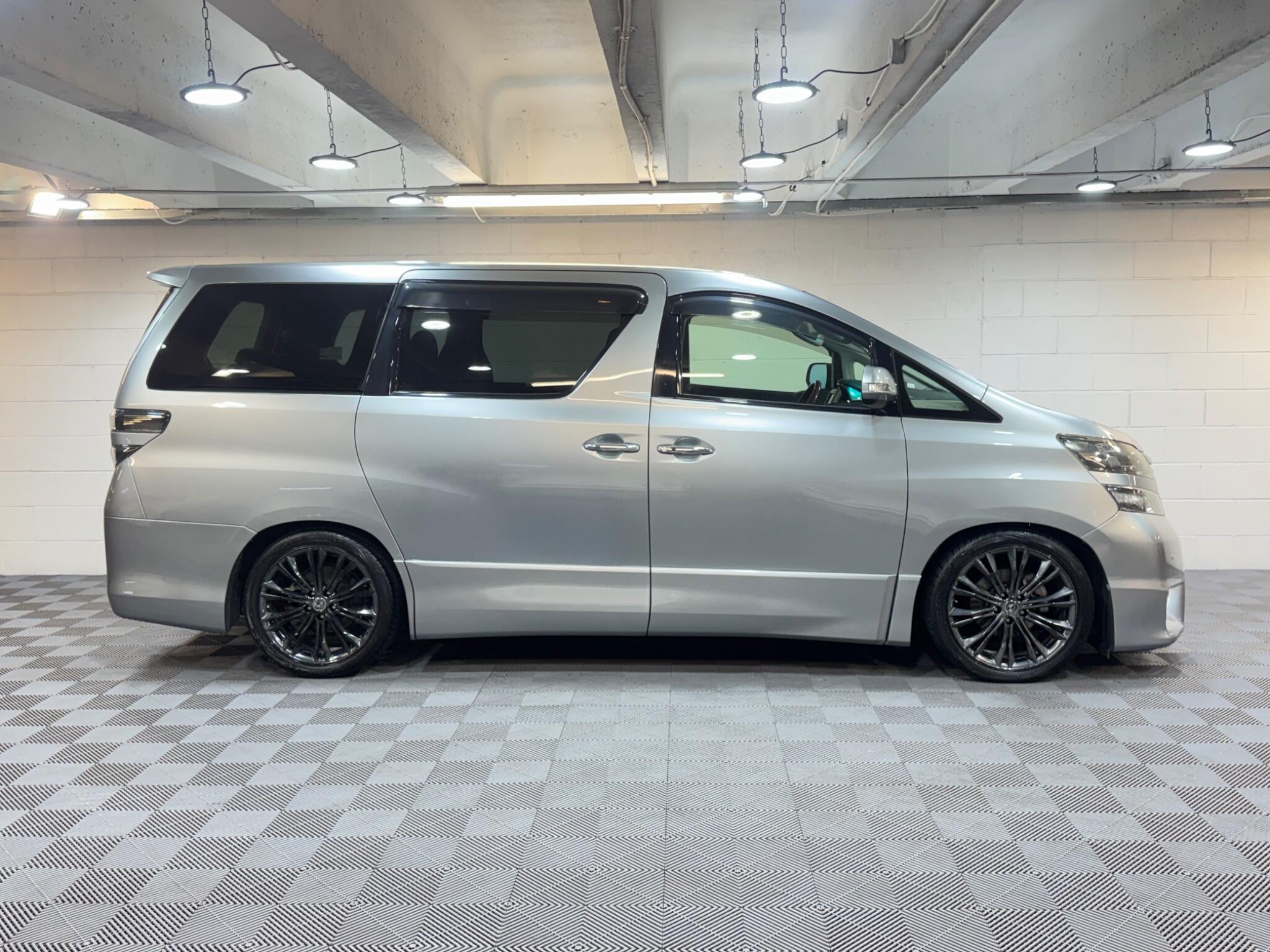 Toyota Vellfire - Image 5