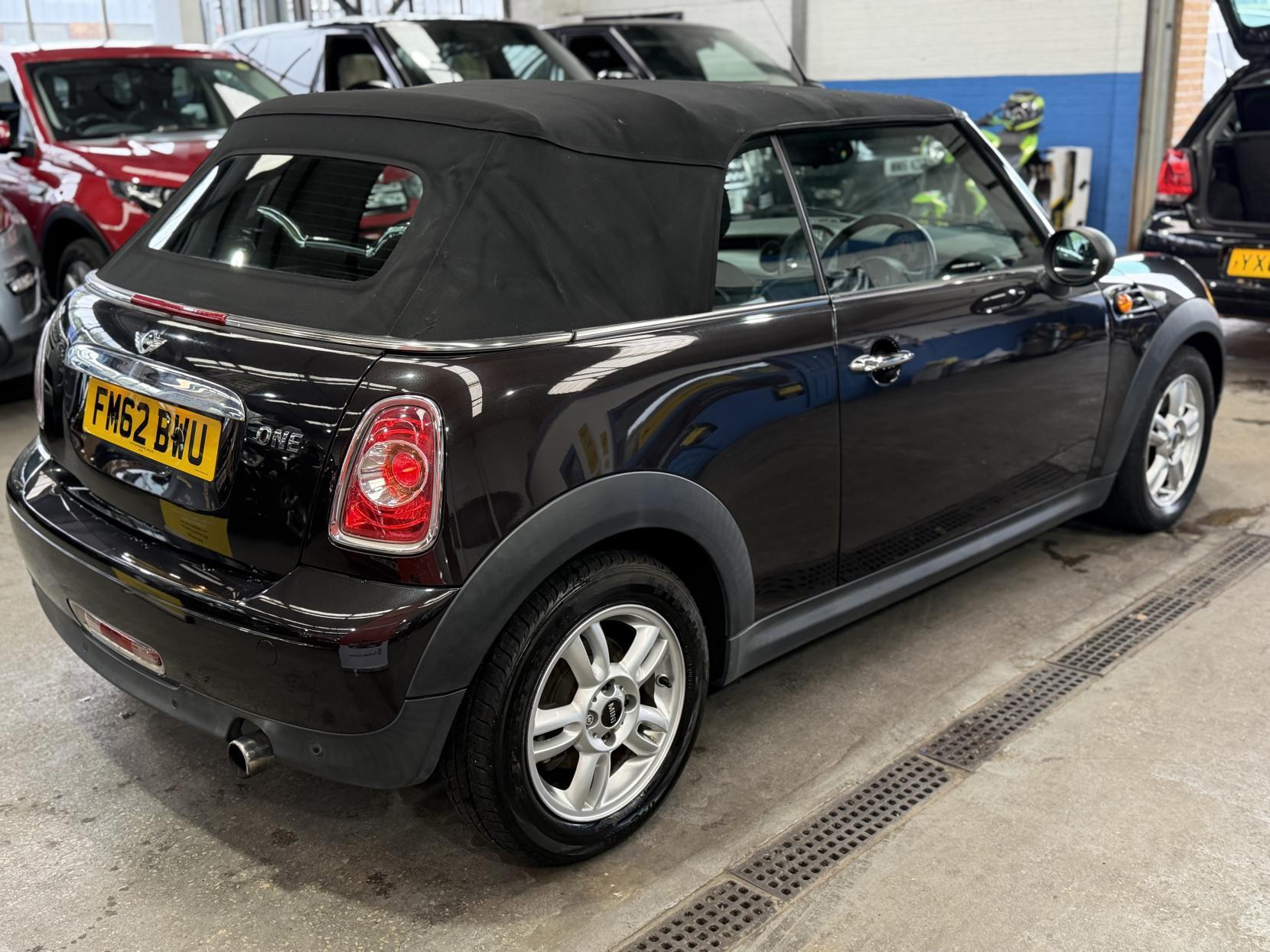 MINI Convertible - Image 5
