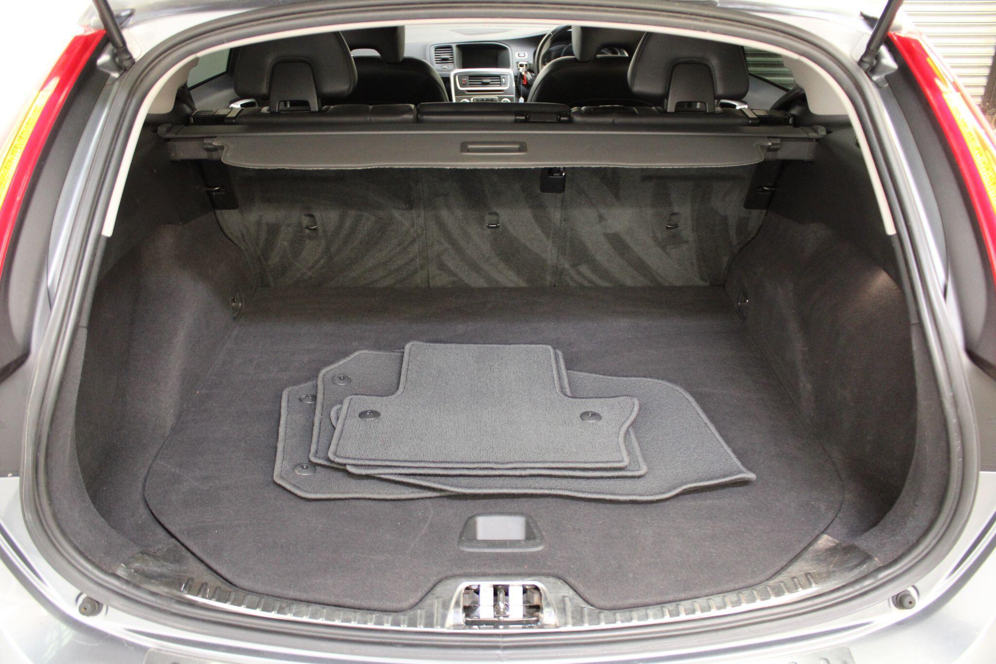 Volvo V60 - Image 16