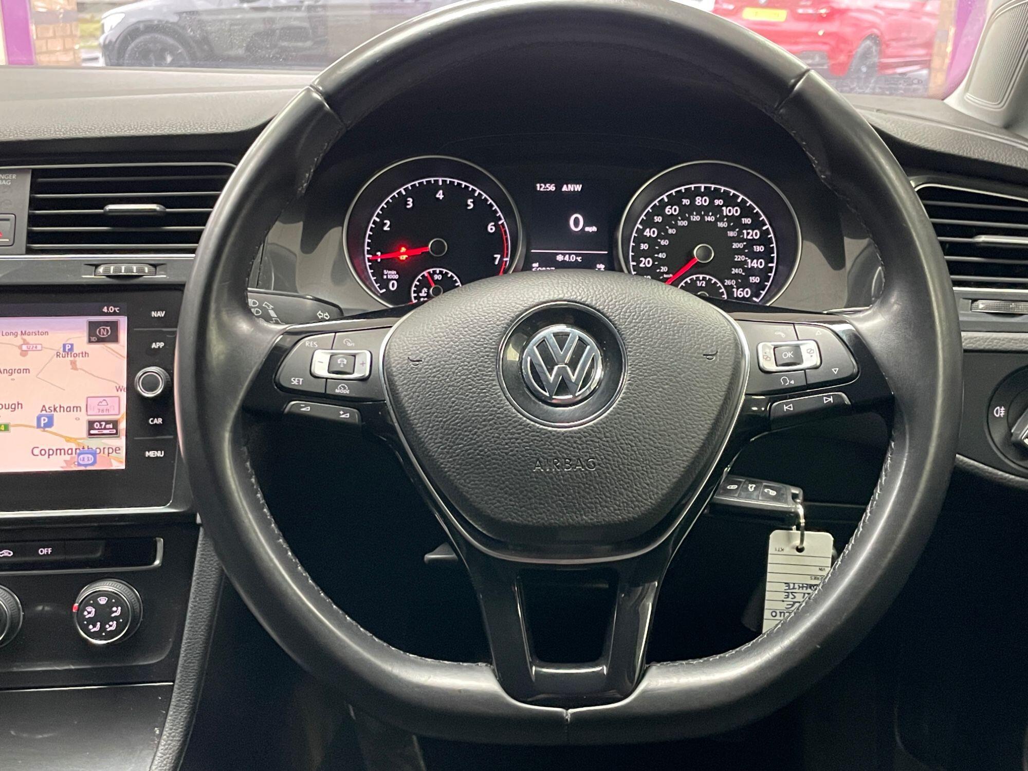 Volkswagen Golf - Image 34