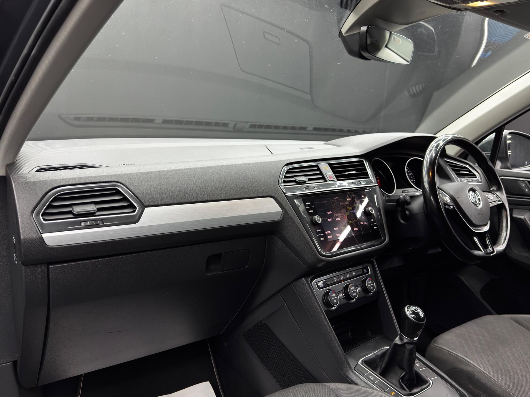 Volkswagen Tiguan - Image 11