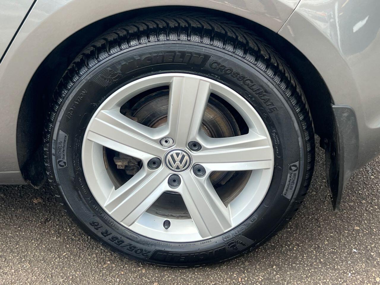 Volkswagen Golf - Image 34