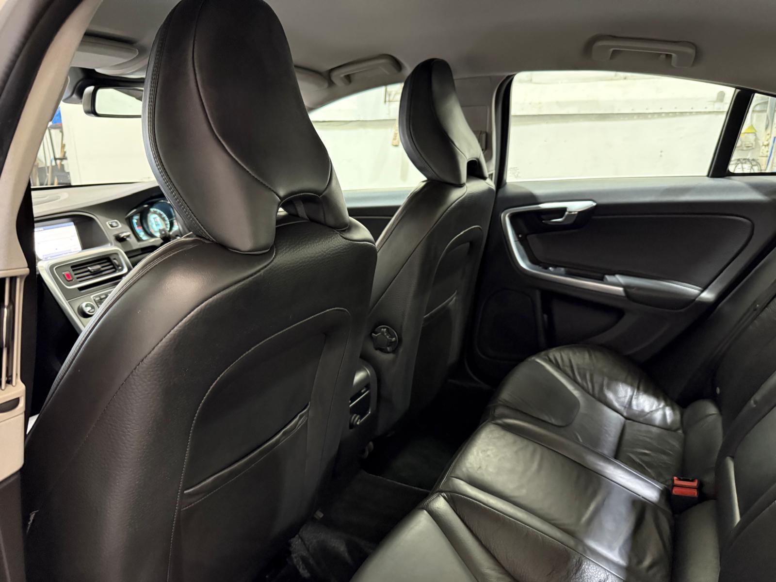 Volvo S60 - Image 49