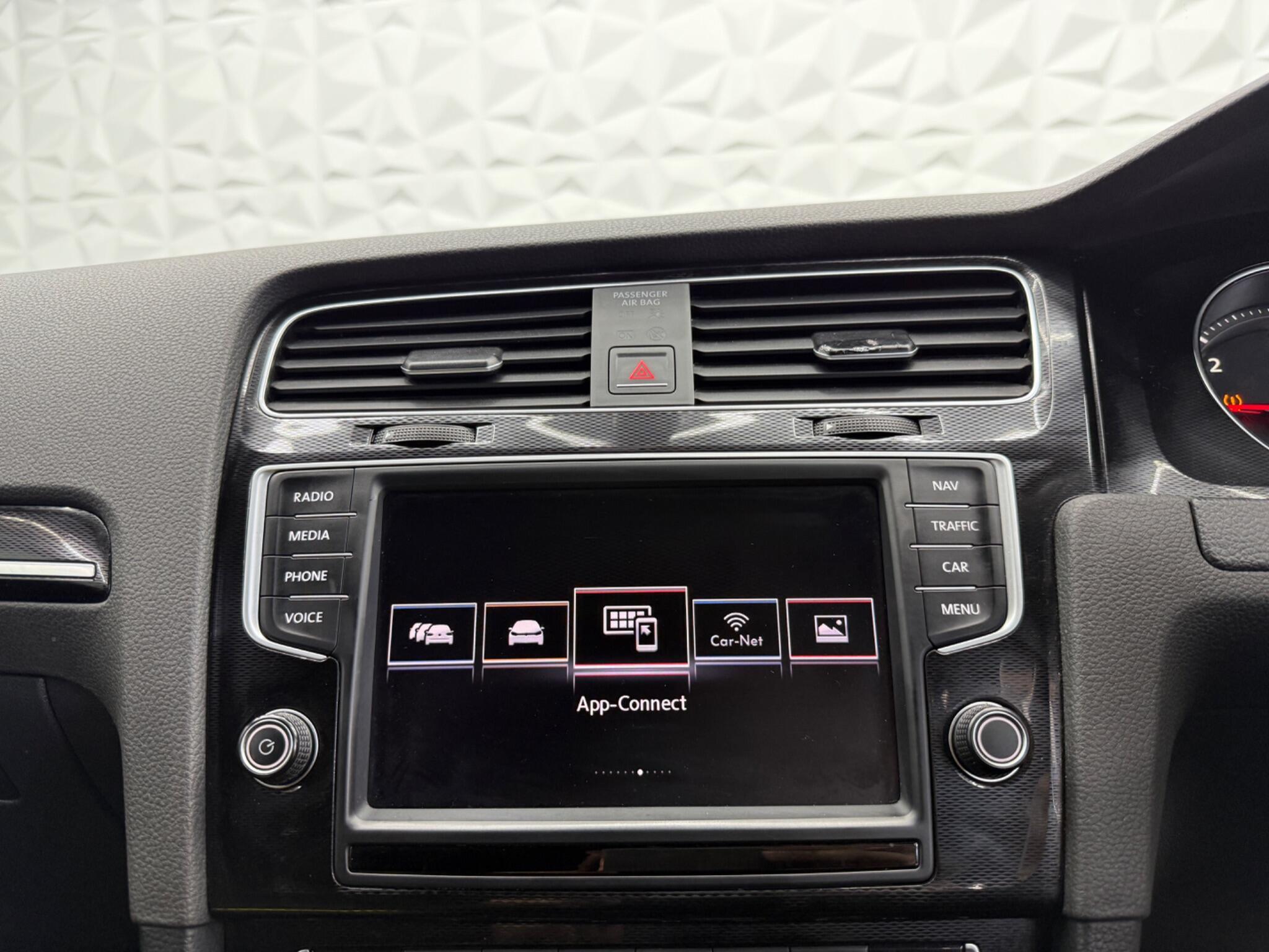 Volkswagen Golf - Image 38