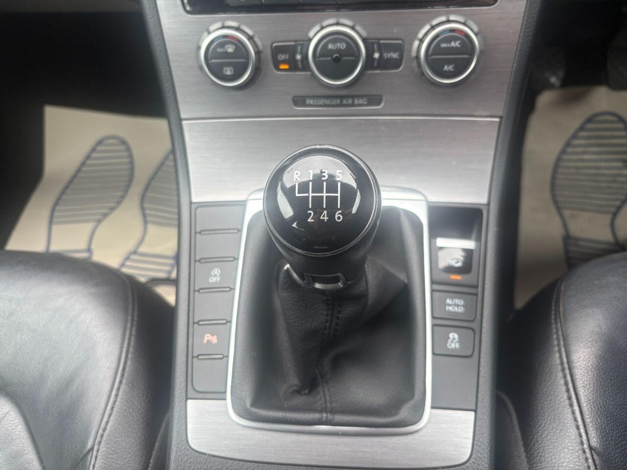 Volkswagen Passat - Image 11