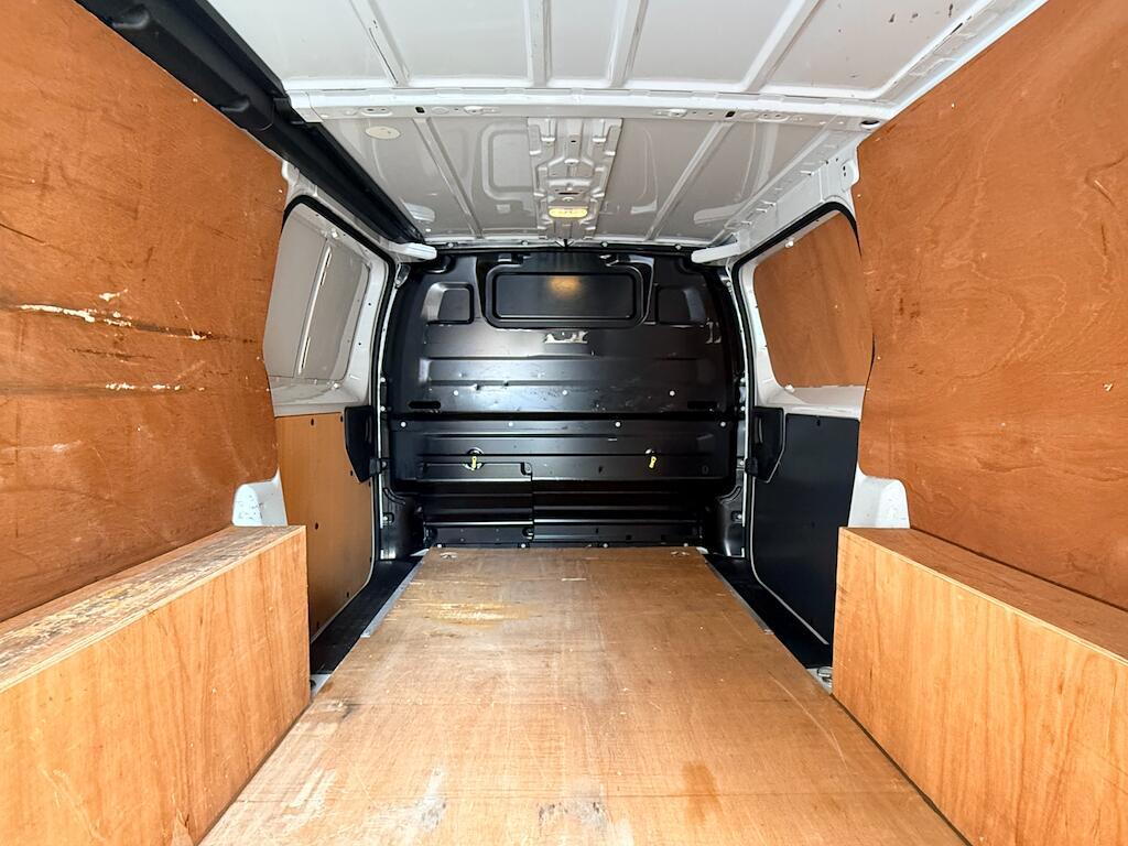 Vauxhall Vivaro - Image 8