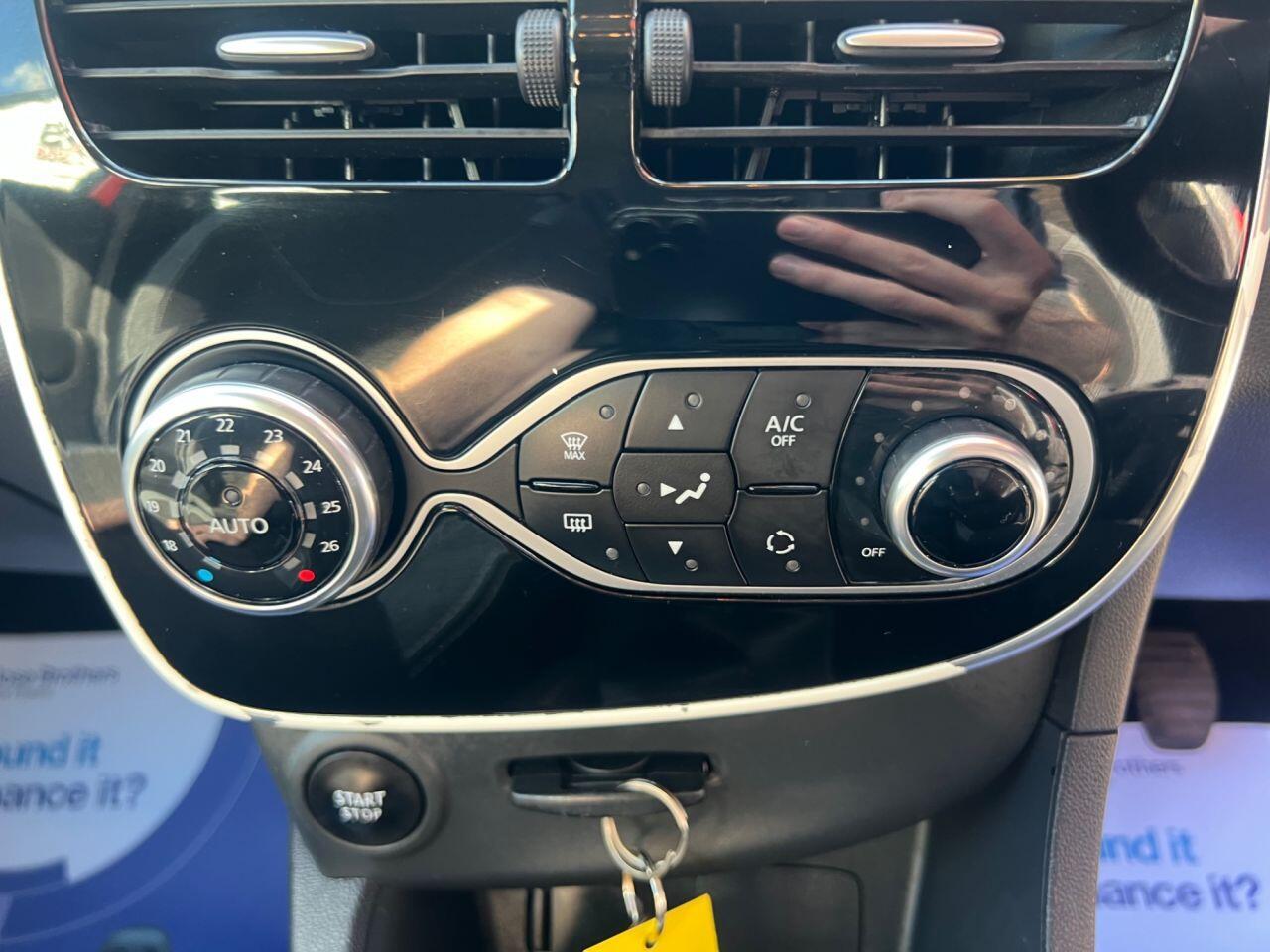 Renault Clio - Image 22