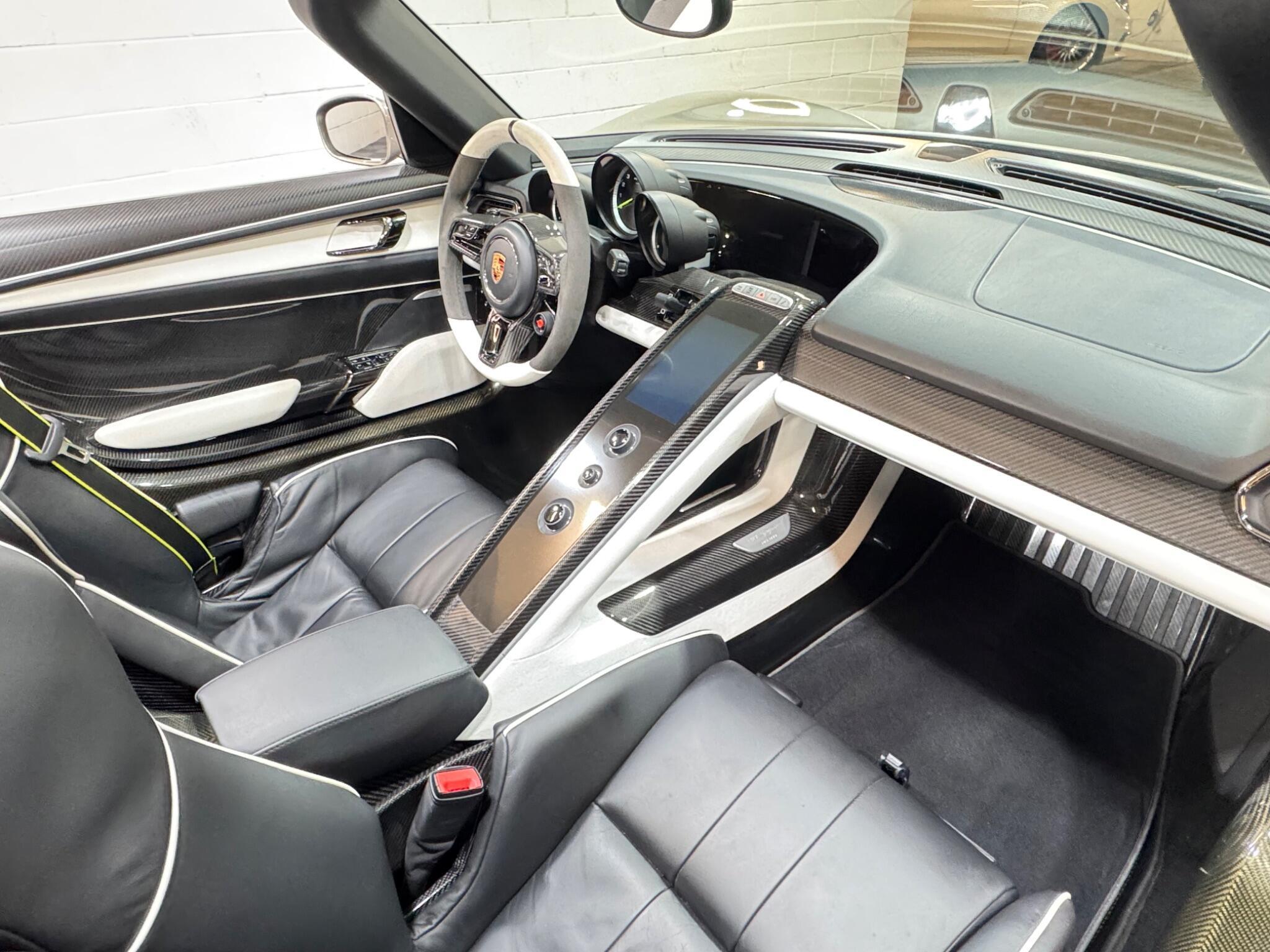 Porsche 918 - Image 11