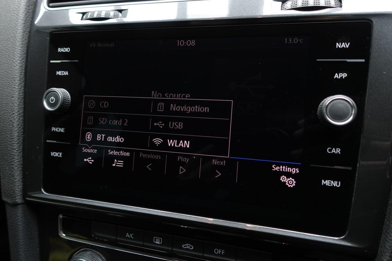 Volkswagen Golf - Image 27