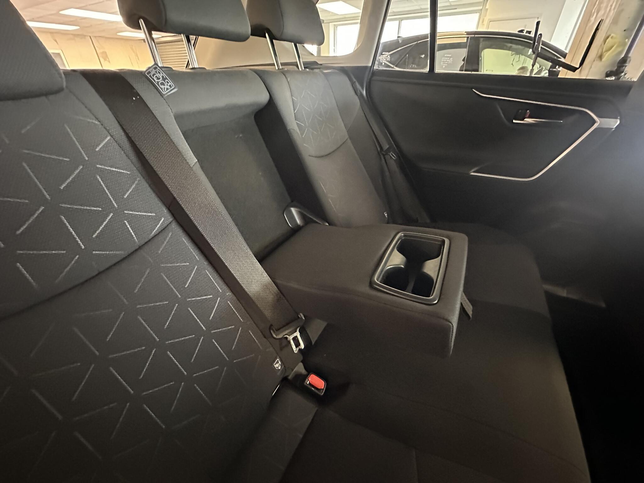 Toyota RAV4 - Image 12