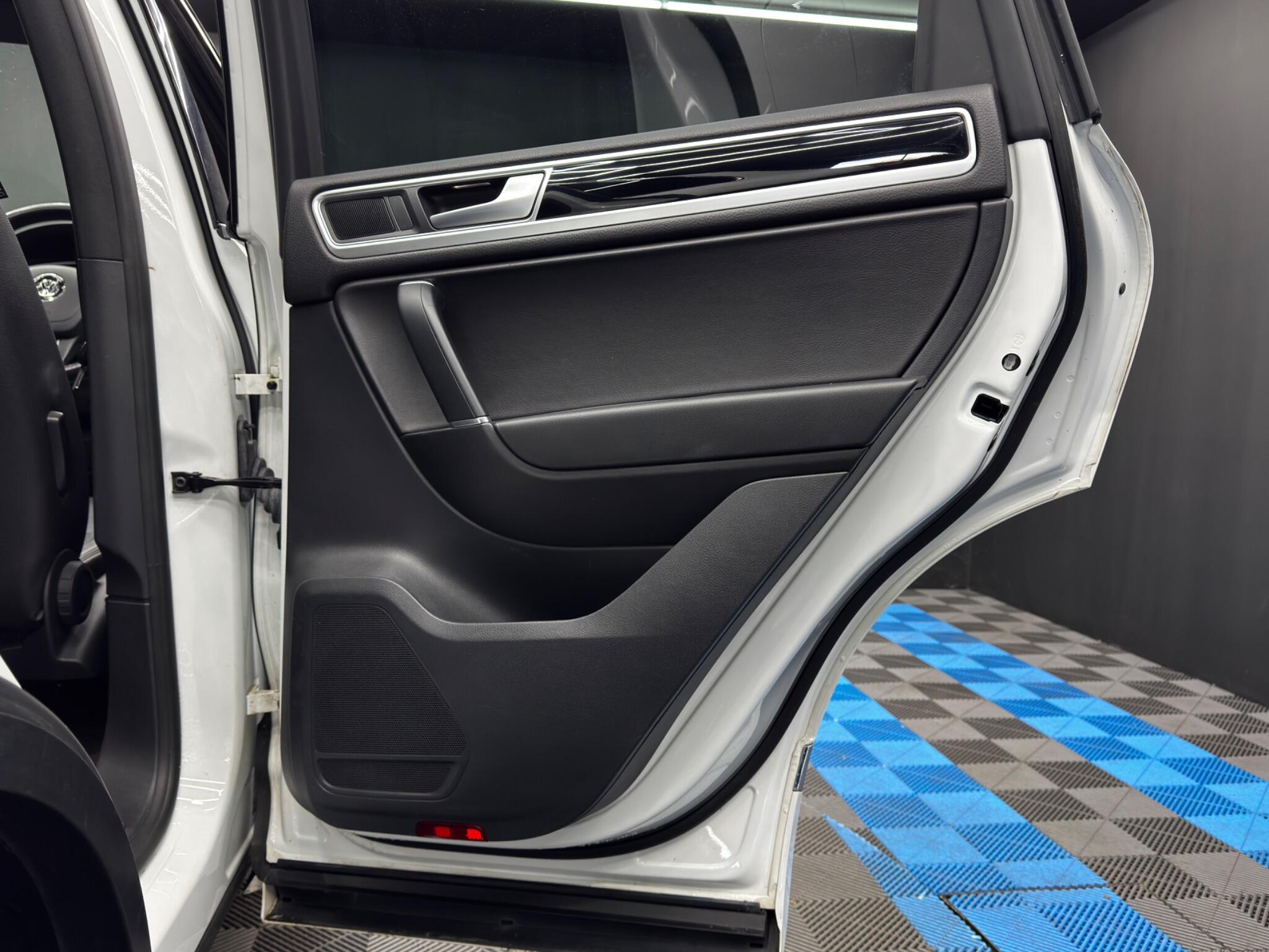 Volkswagen Touareg - Image 39