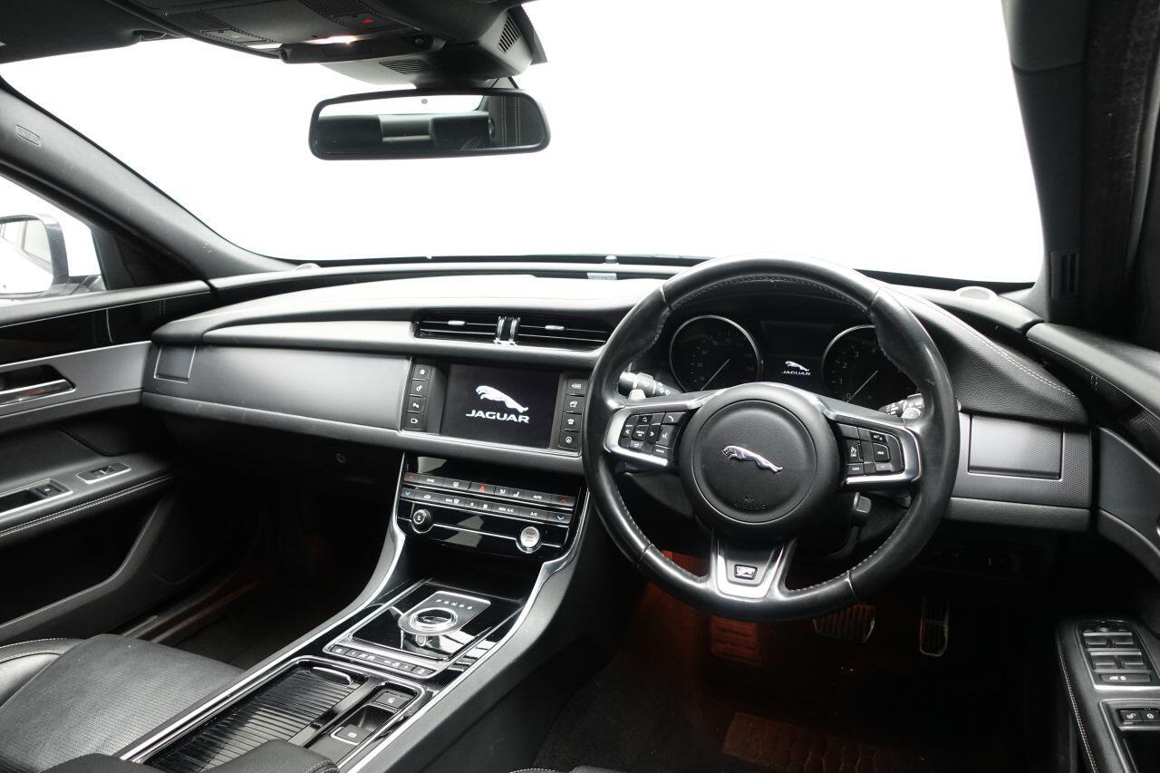 Jaguar XF - Image 15