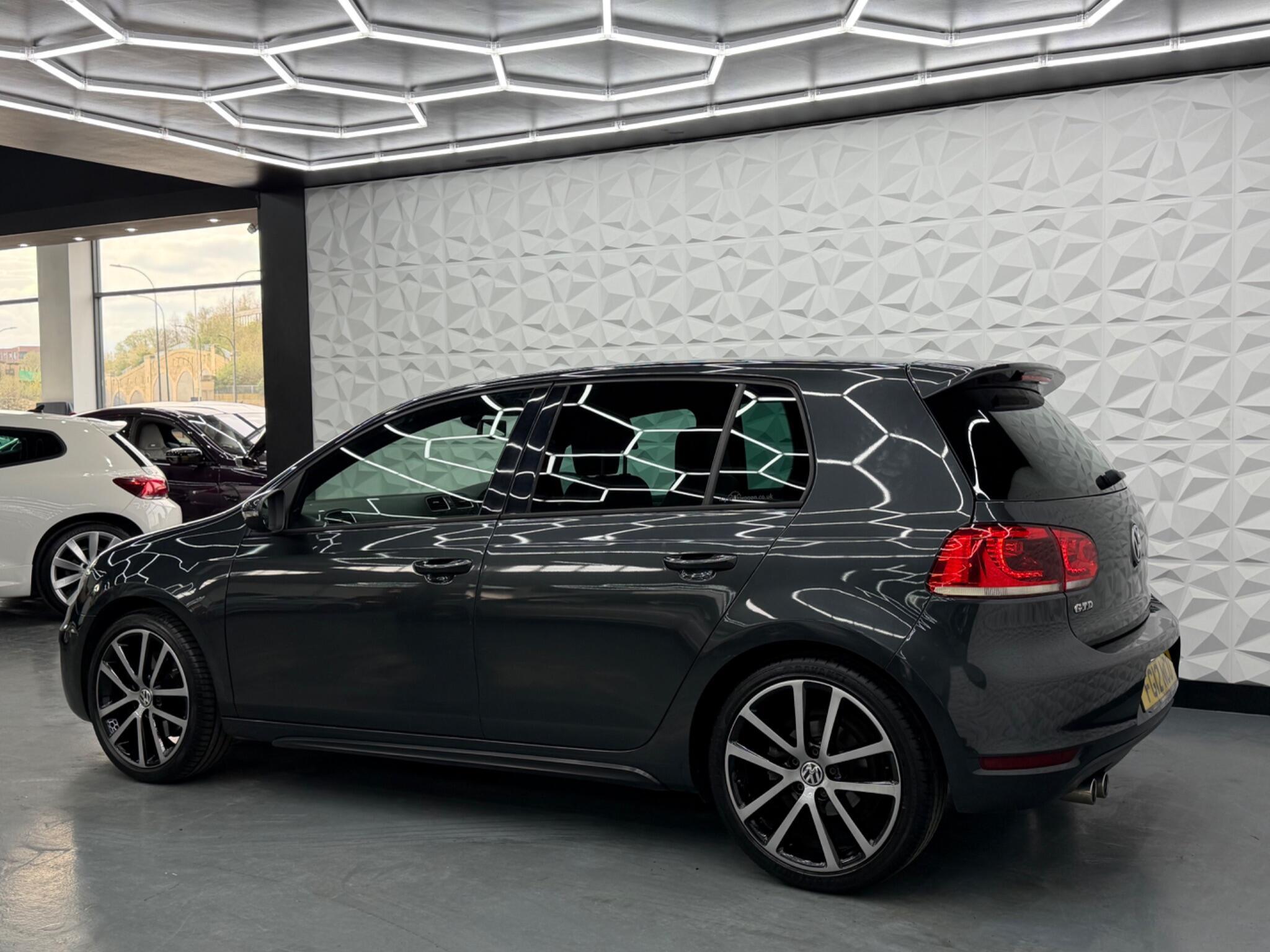 Volkswagen Golf - Image 8