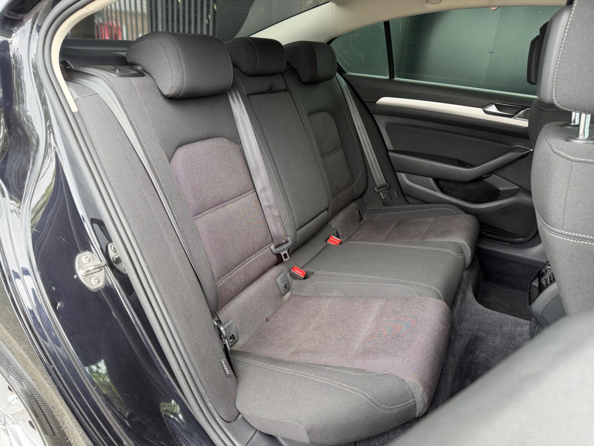 Volkswagen Passat - Image 18