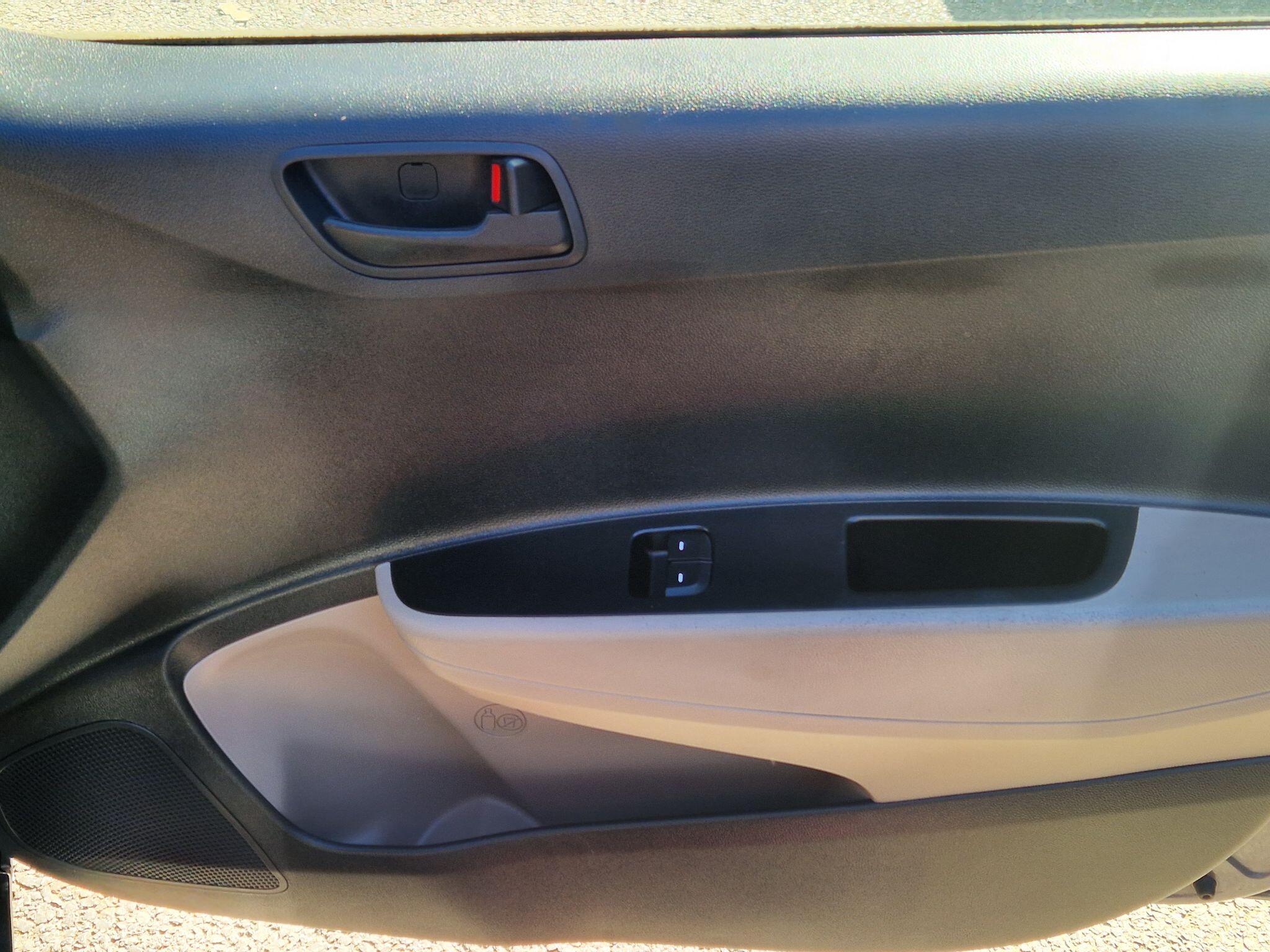 Hyundai i10 - Image 31