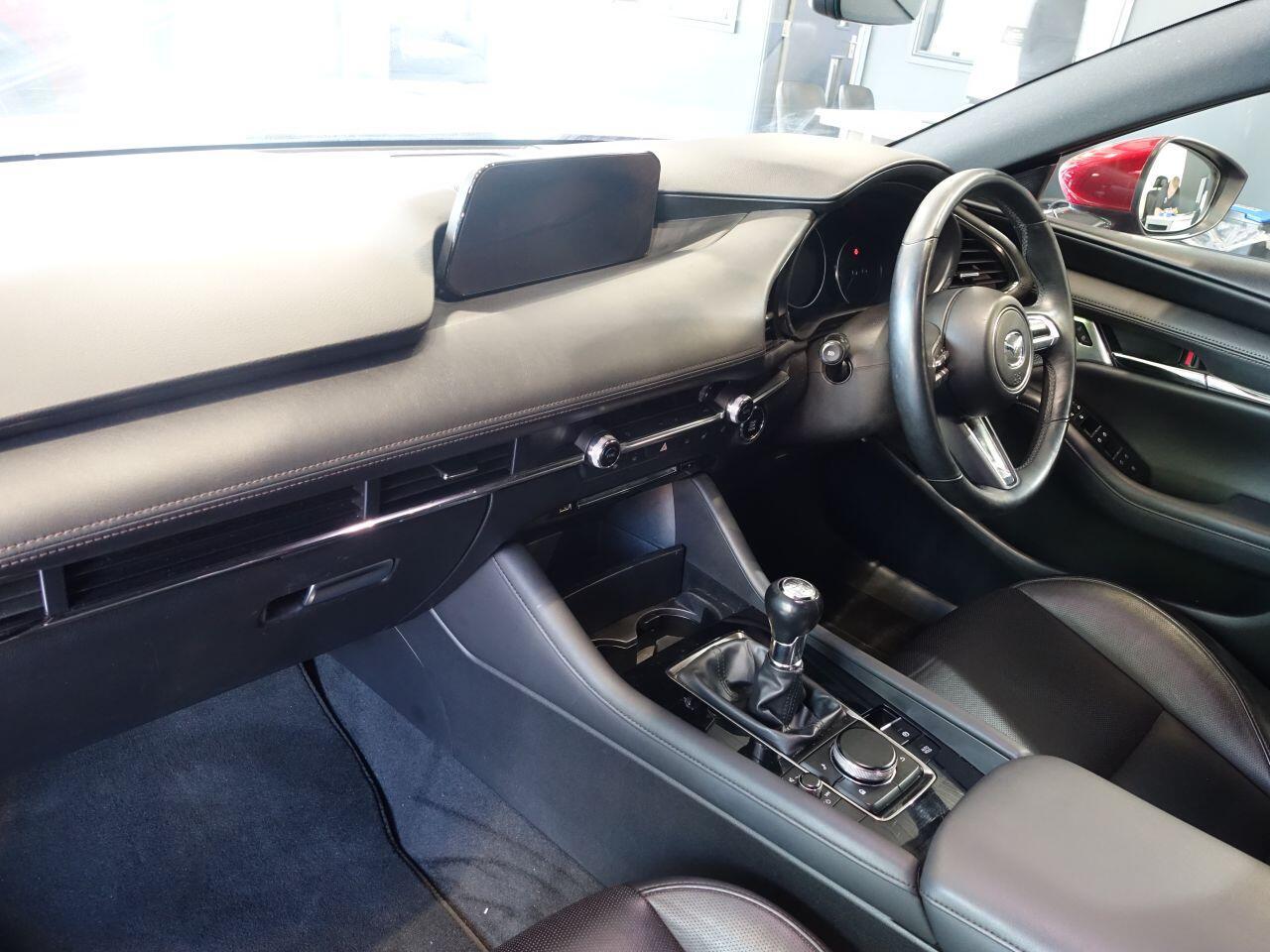 Mazda MAZDA3 - Image 12