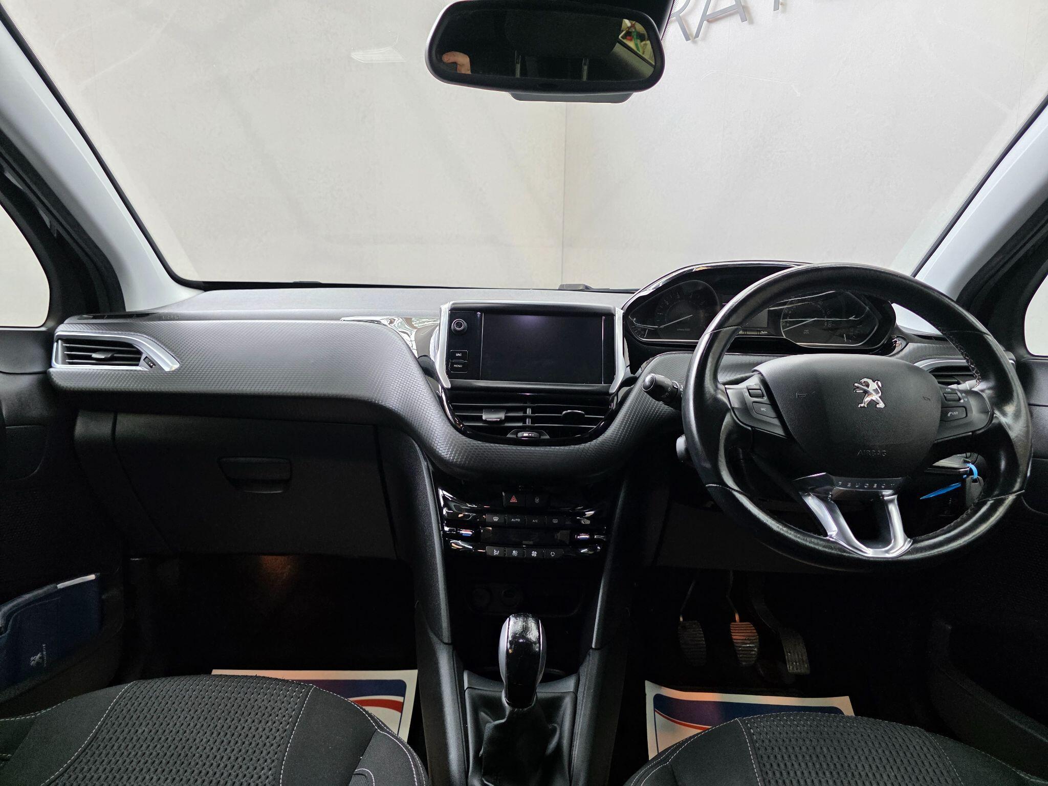 Peugeot 208 - Image 14