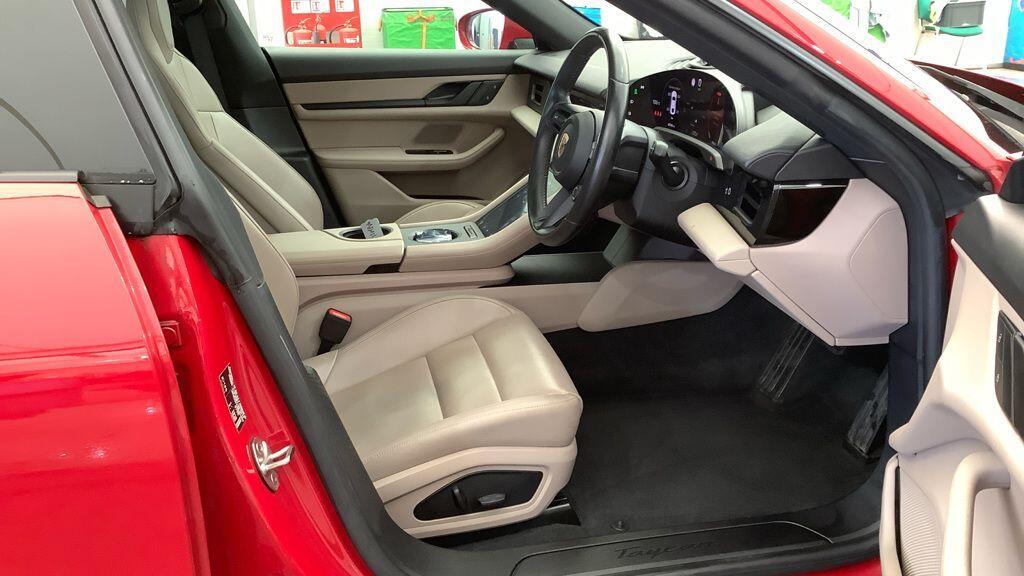 Porsche Taycan - Image 3