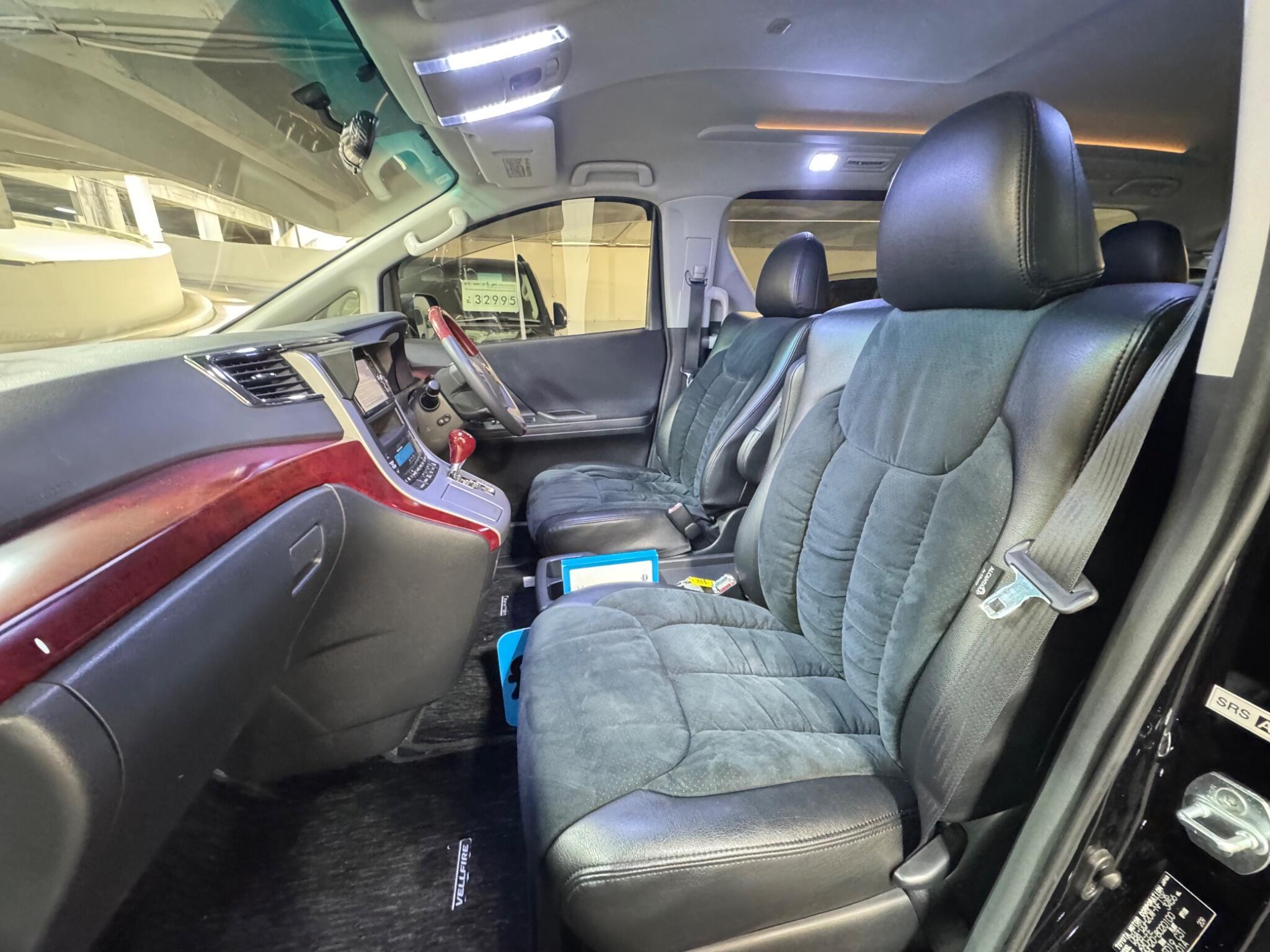 Toyota Vellfire - Image 10