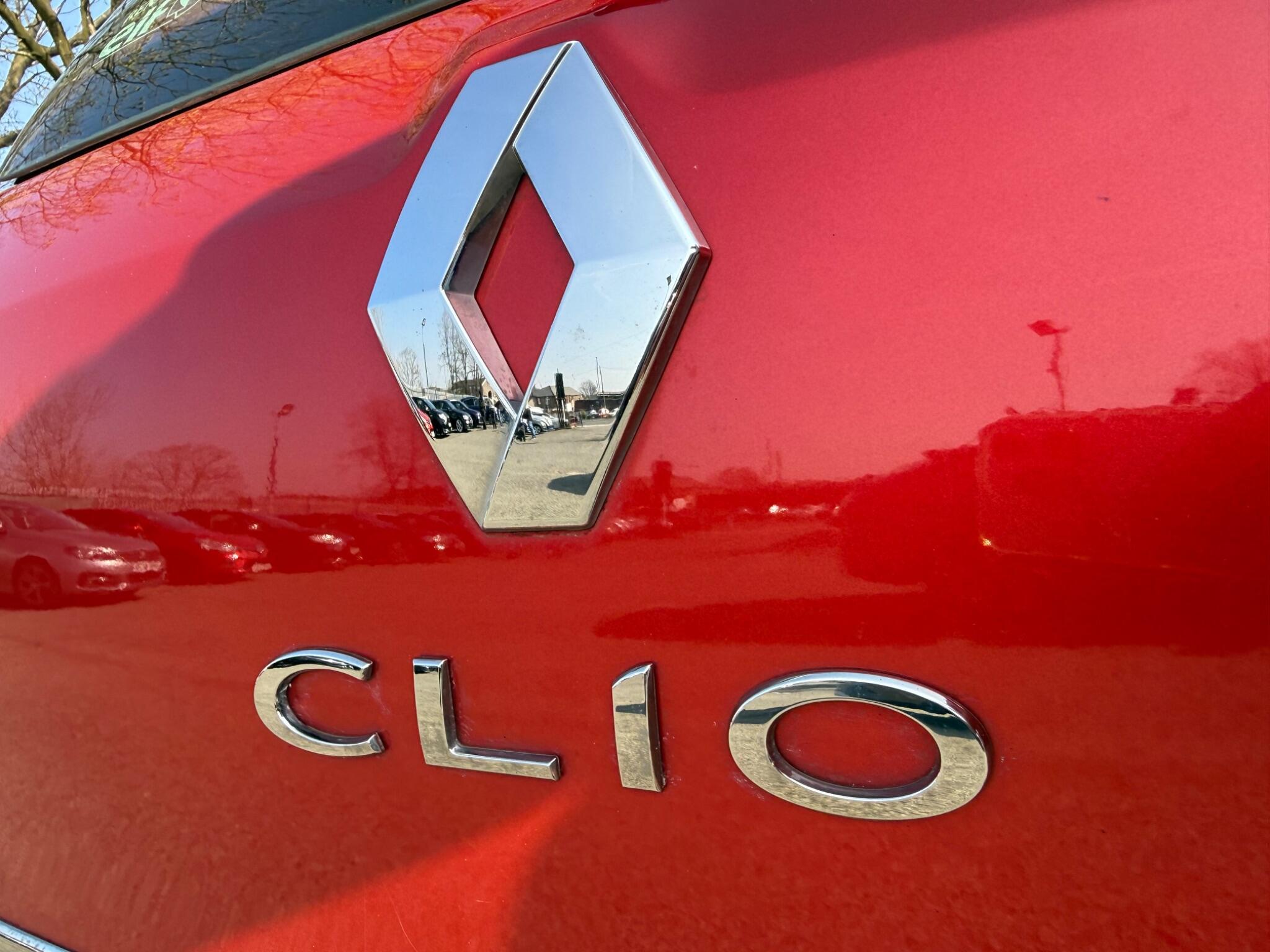 Renault Clio - Image 49