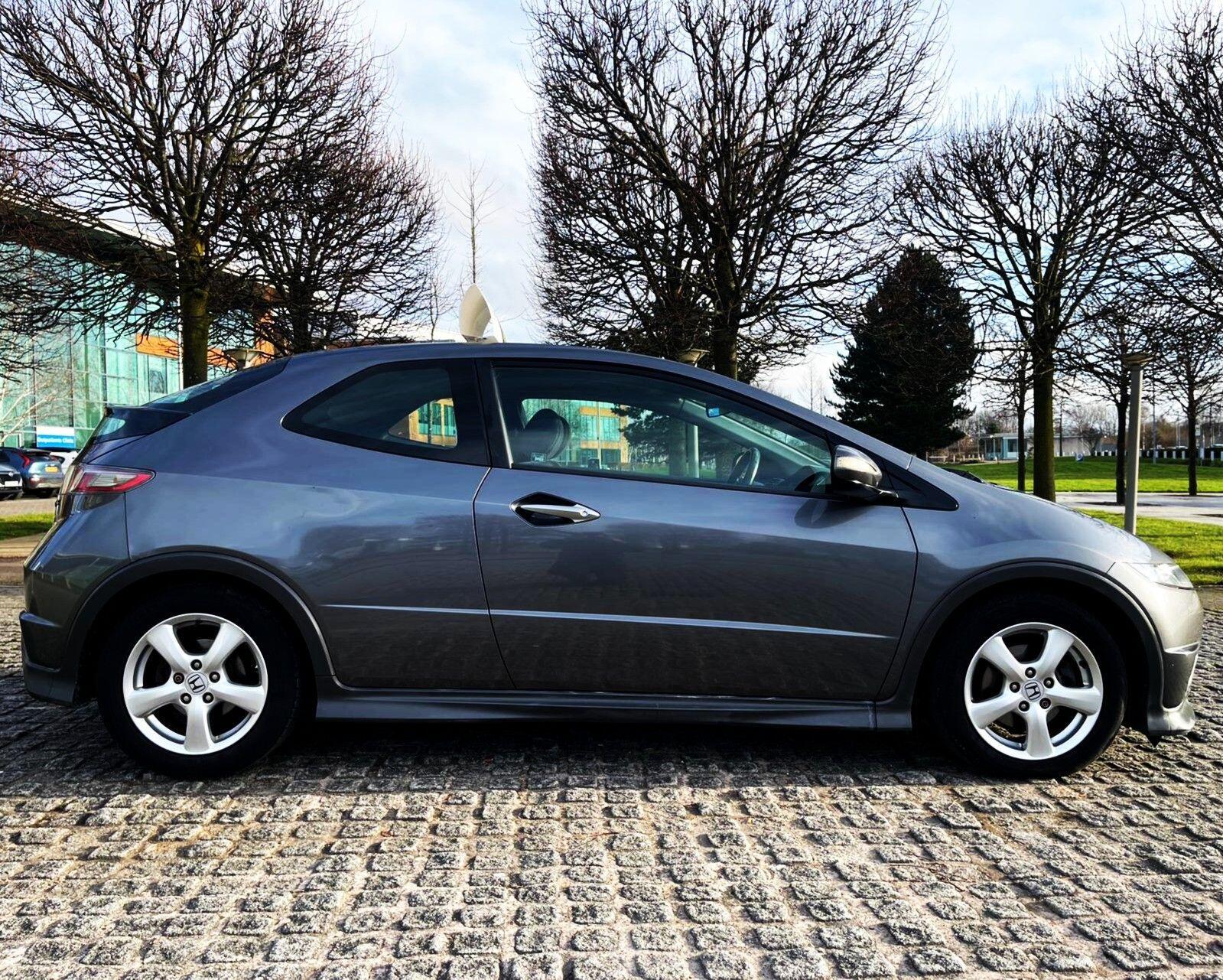 Honda Civic - Image 11