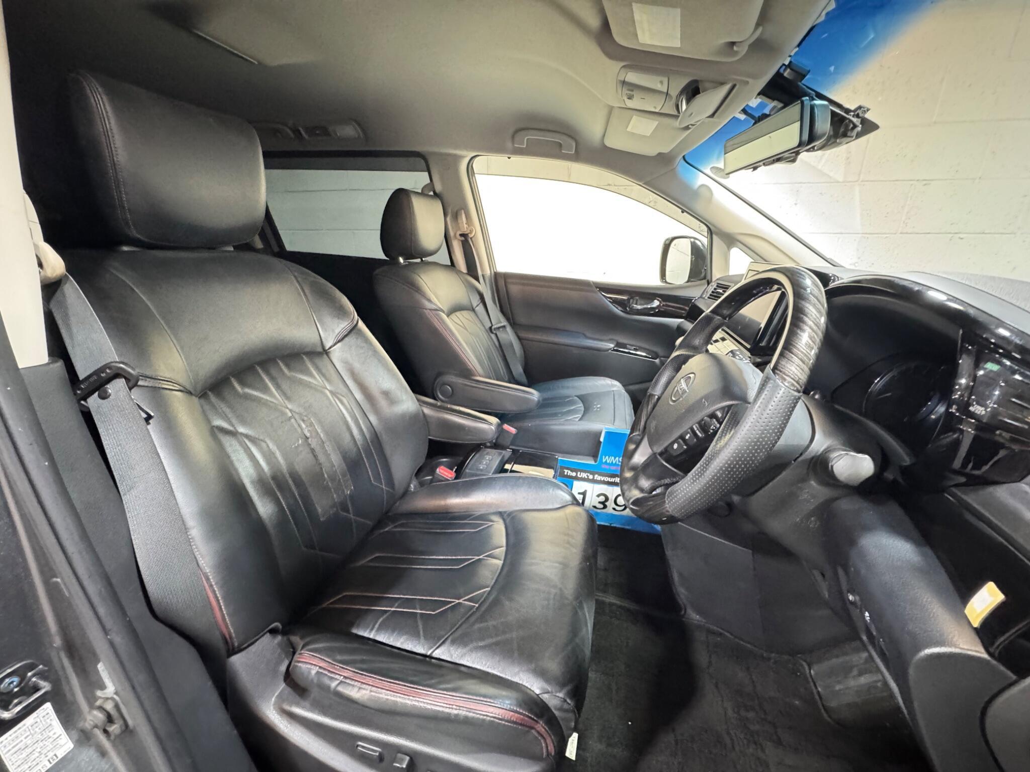 Nissan Elgrand - Image 8