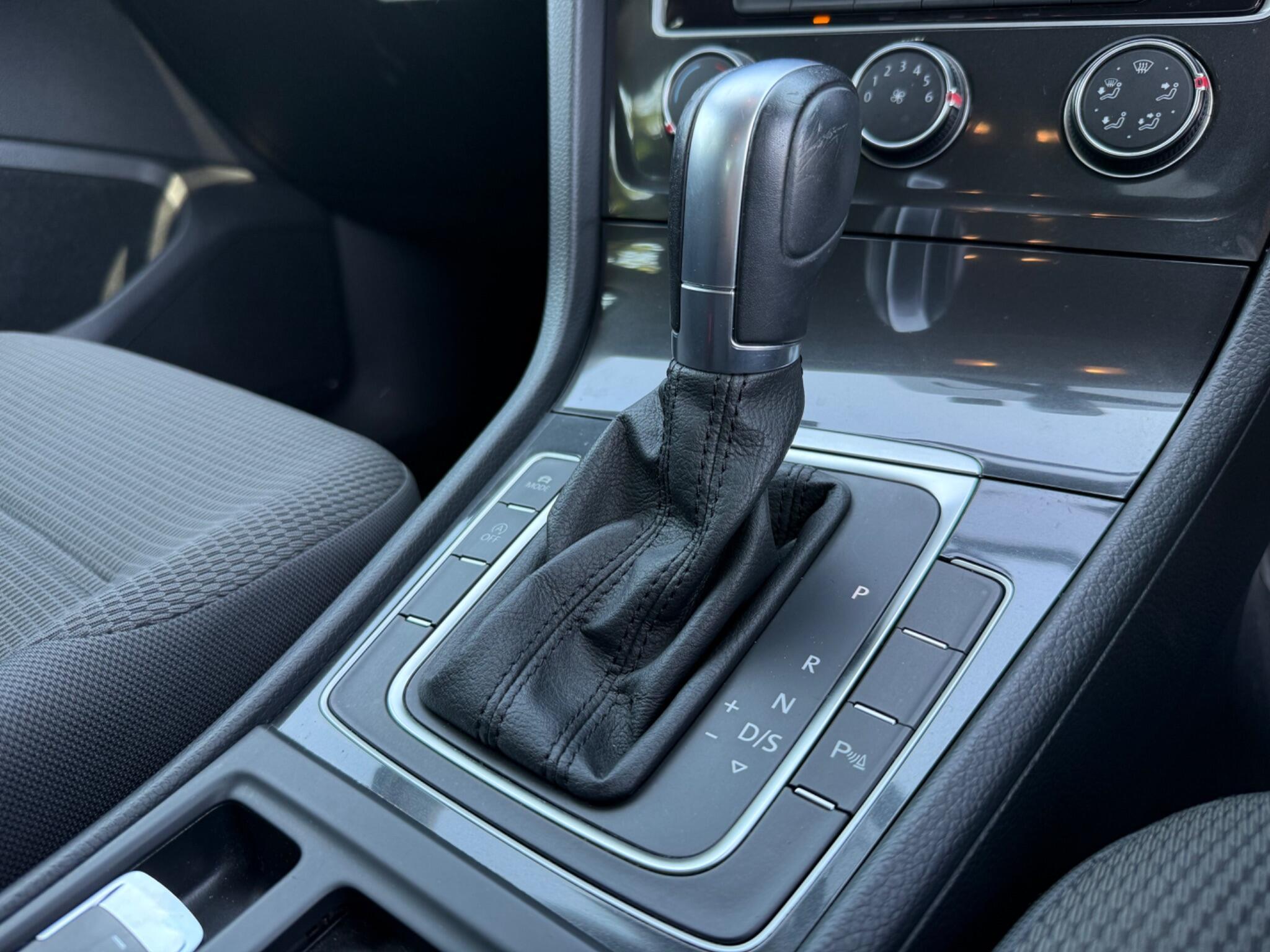Volkswagen Golf - Image 11